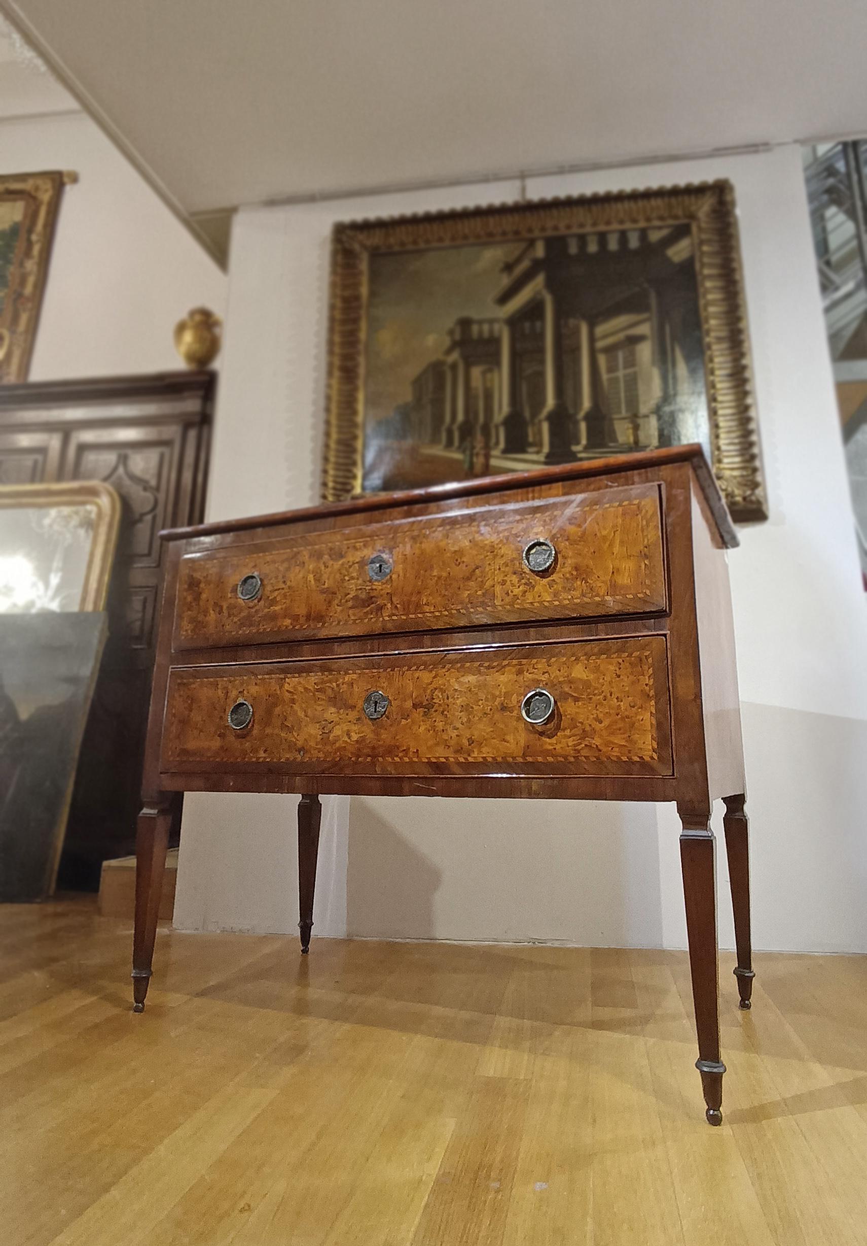 SECOND HALF OF THE 18th CENTURY LOUIS XVI VENEERED CHEST OF DRAWERS For Sale 3