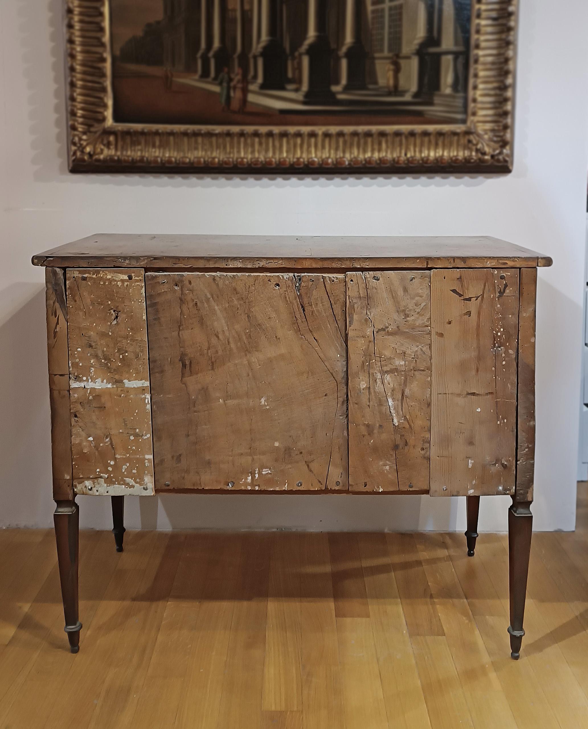 Italian SECOND HALF OF THE 18th CENTURY LOUIS XVI VENEERED CHEST OF DRAWERS For Sale