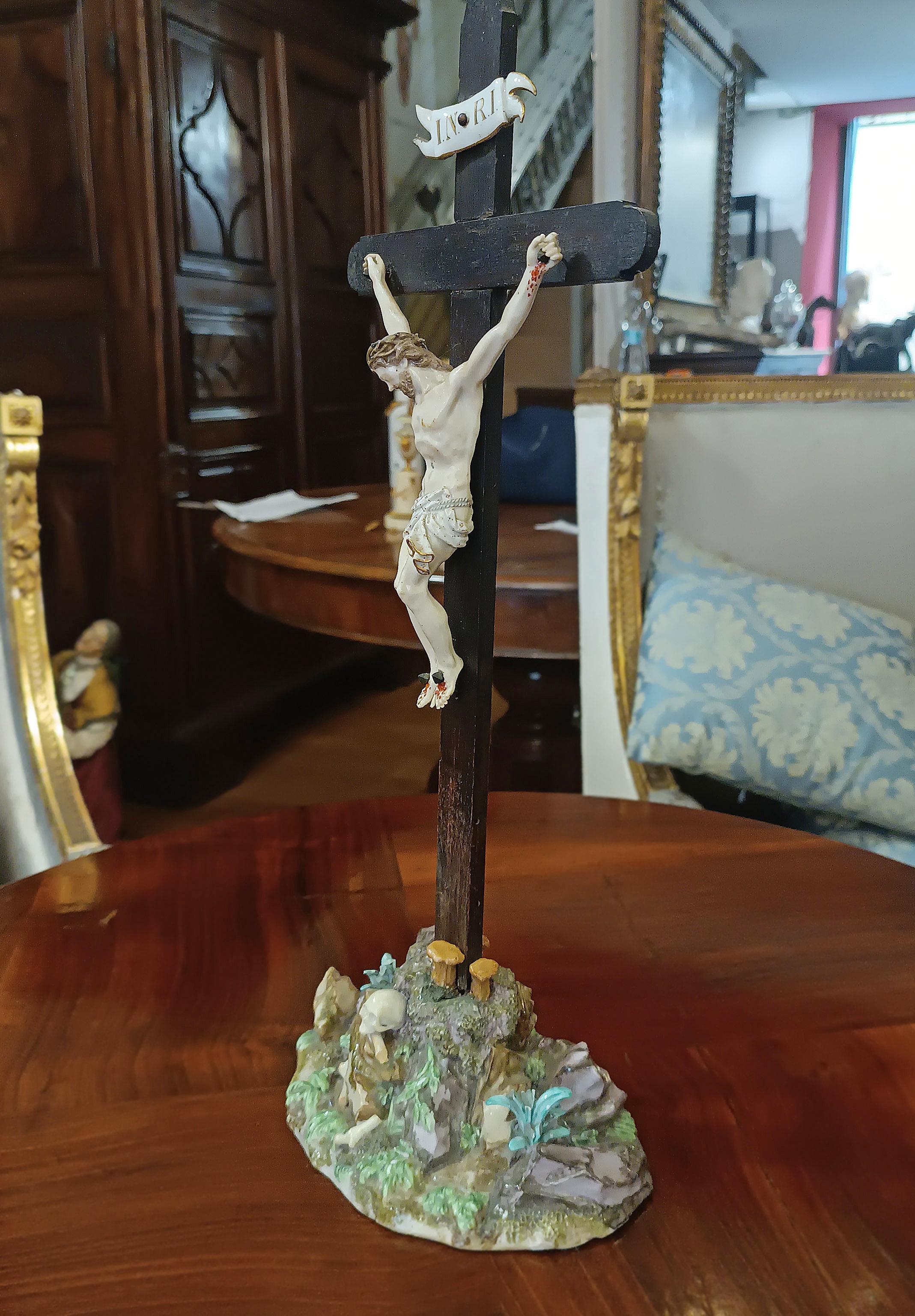 Italian SECOND HALF OF THE 18th CENTURY MEISSEN PORCELAIN CRUCIFIX For Sale