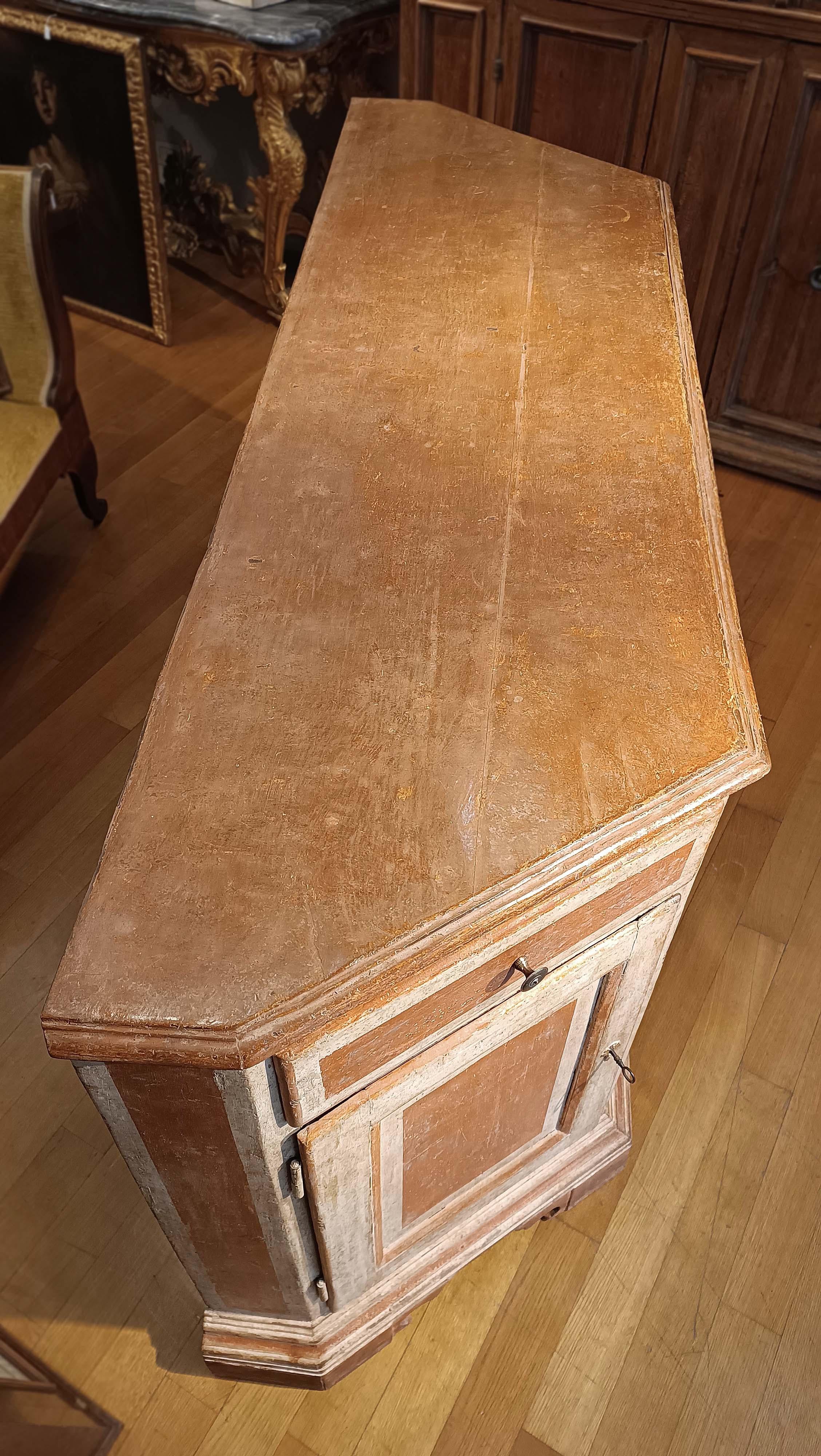 ZWEITE HÄLFTE DES 18. JAHRHUNDERTS NEOKLASSISCHE BEMALTE SEITENBILDER (18th Century) im Angebot