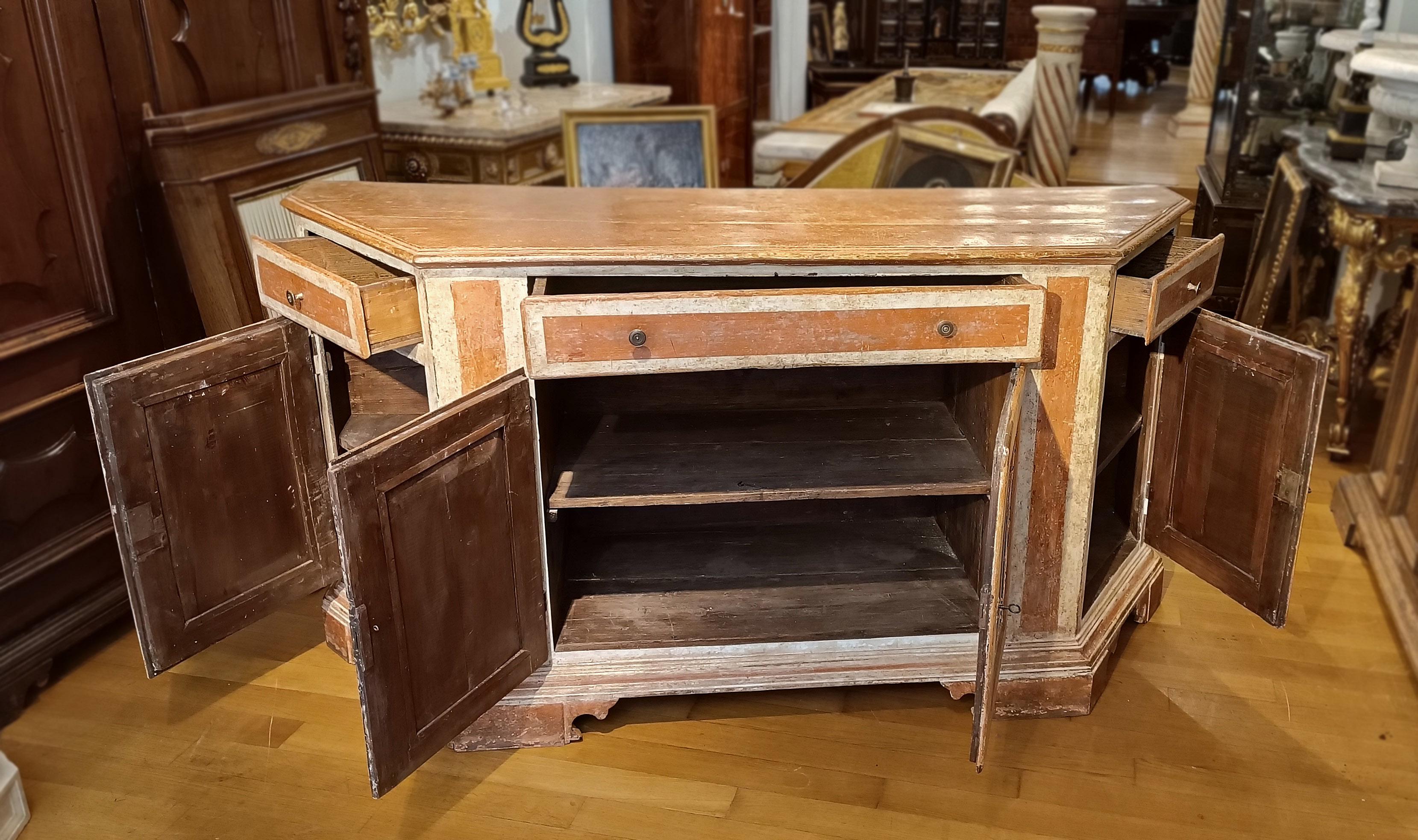 ZWEITE HÄLFTE DES 18. JAHRHUNDERTS NEOKLASSISCHE BEMALTE SEITENBILDER (Tannenholz) im Angebot