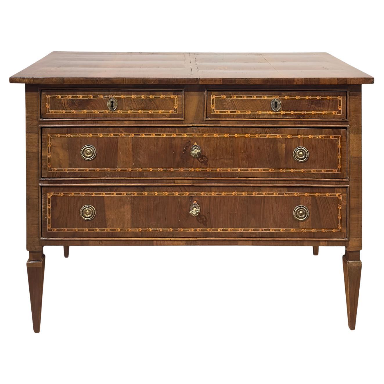 CASSETTIERA IN NOCE NEOCLASSICA DELLA SECONDA METÀ DEL XVIII SECOLO