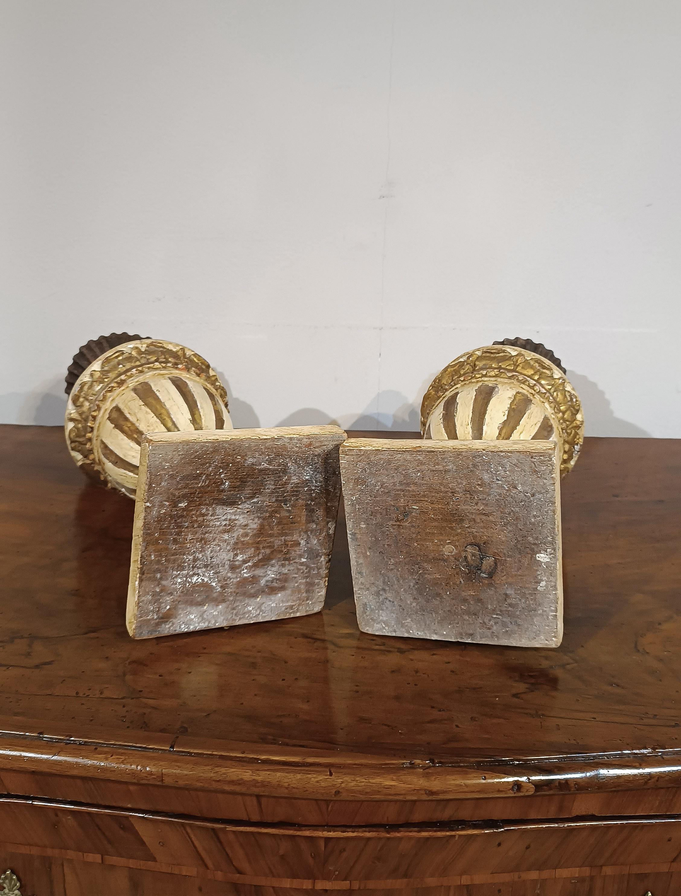 SECOND HALF OF THE 18th CENTURY PAIR OF LACQUERED AND GILT CANDELABRA For Sale 2