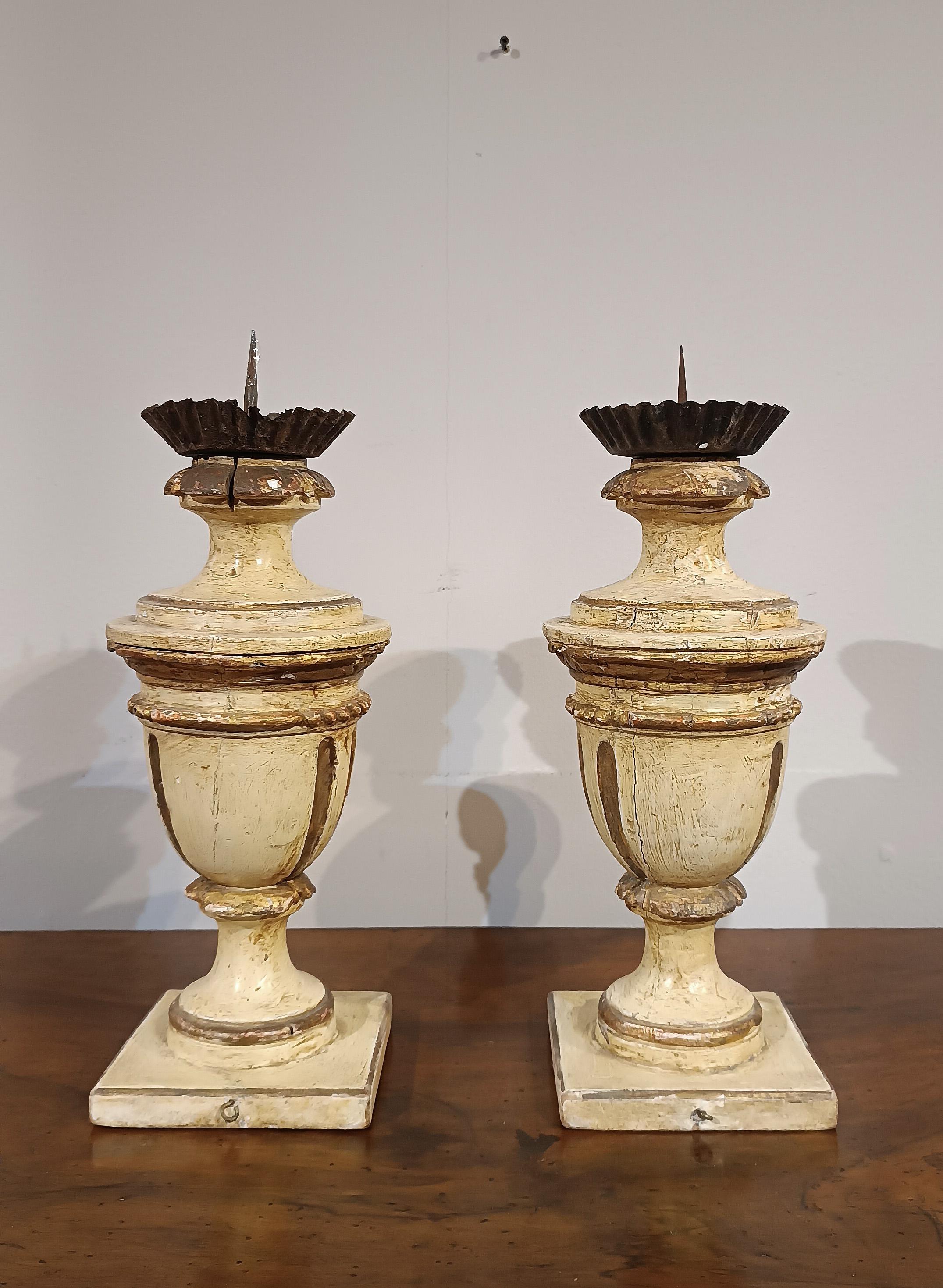 Neoclassical SECOND HALF OF THE 18th CENTURY PAIR OF LACQUERED AND GILT CANDELABRA For Sale