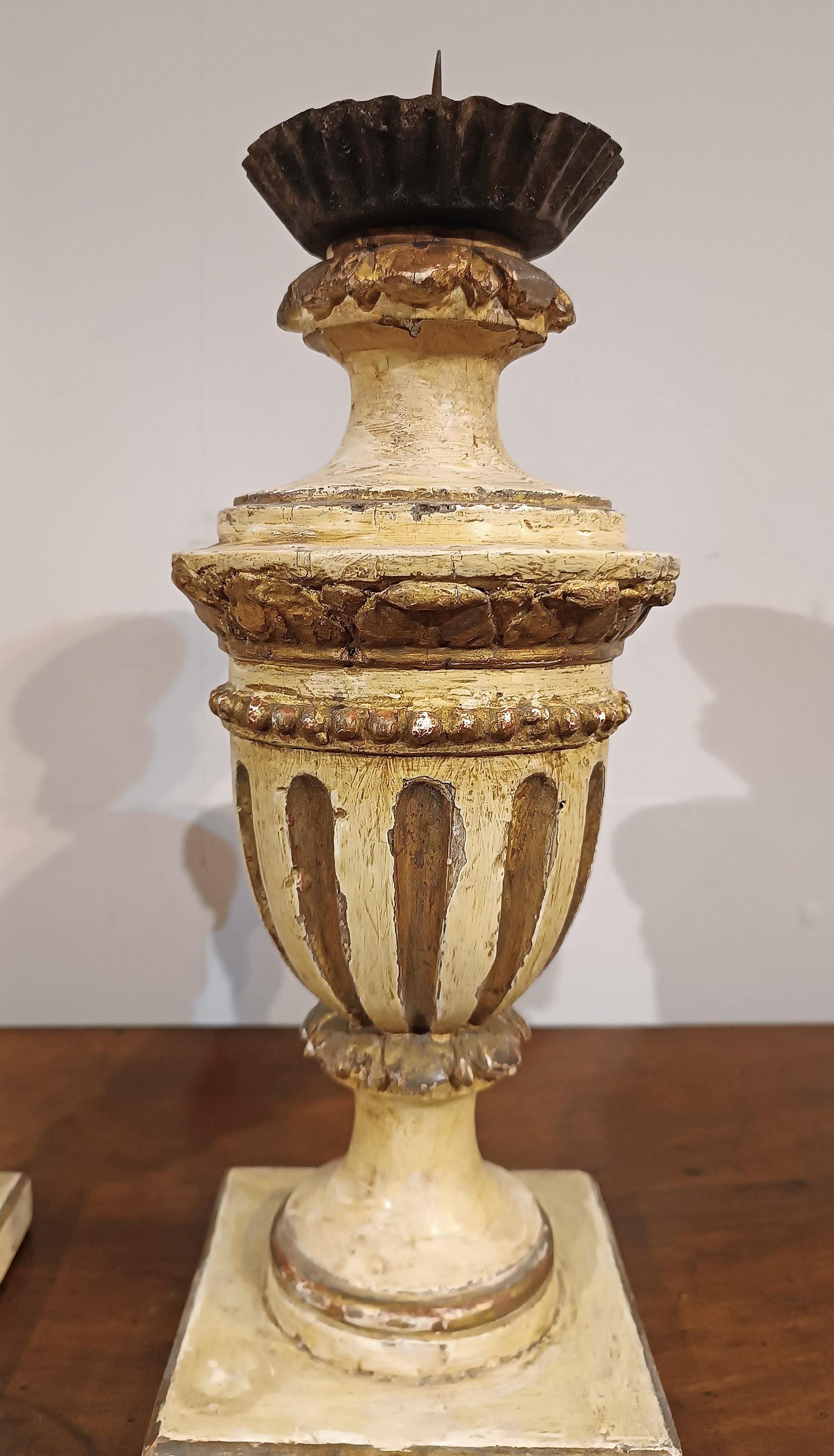 18th Century SECOND HALF OF THE 18th CENTURY PAIR OF LACQUERED AND GILT CANDELABRA For Sale