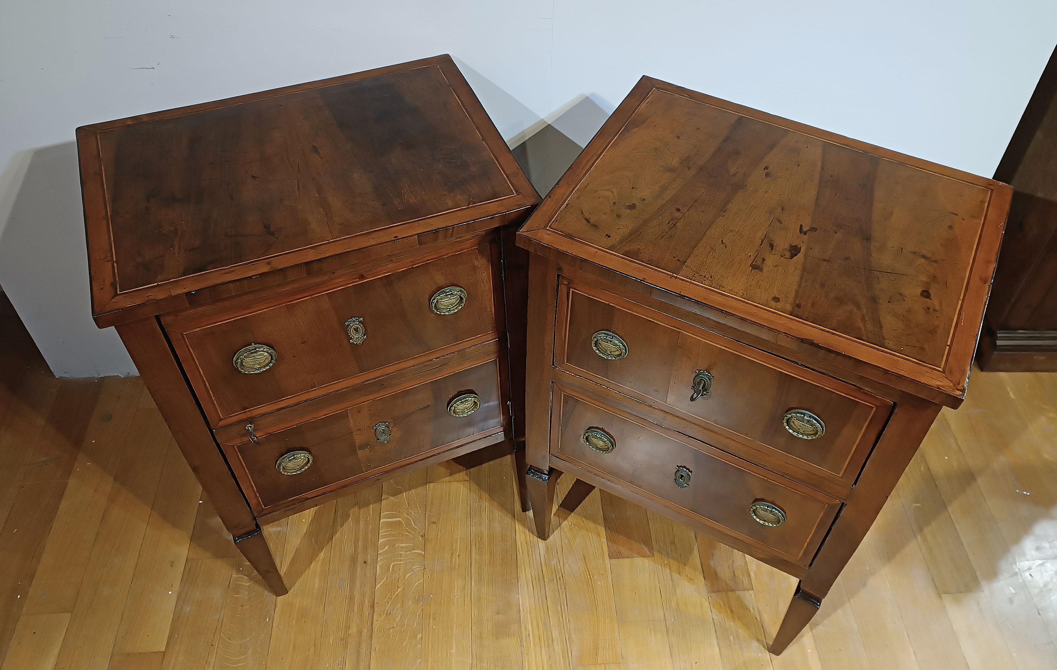 DEUXIÈME MOITIÉ DU XVIIIe SIÈCLE PAIRE DE TABLETTES LOUIS XVI Bon état - En vente à Firenze, FI