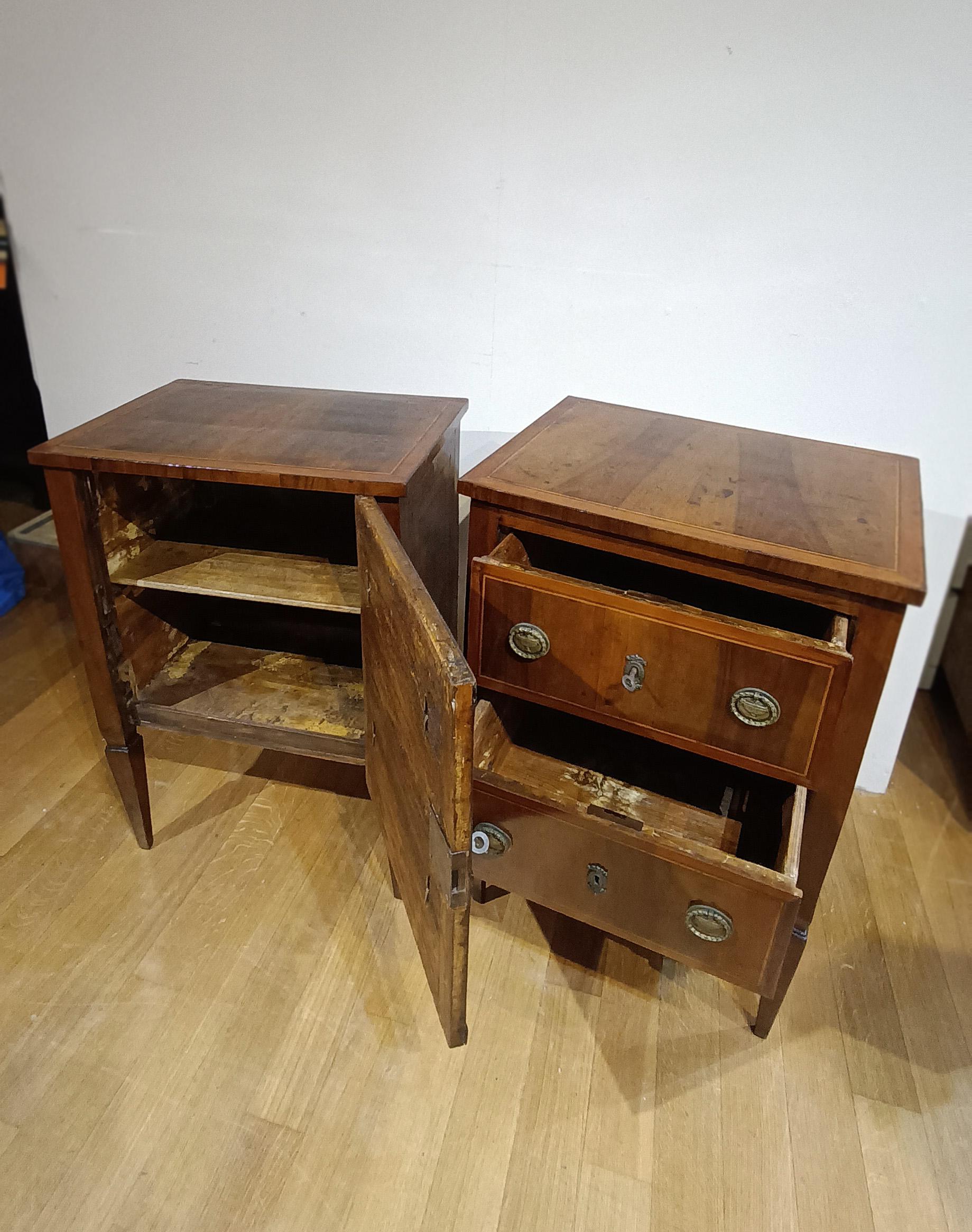 XVIIIe siècle DEUXIÈME MOITIÉ DU XVIIIe SIÈCLE PAIRE DE TABLETTES LOUIS XVI en vente