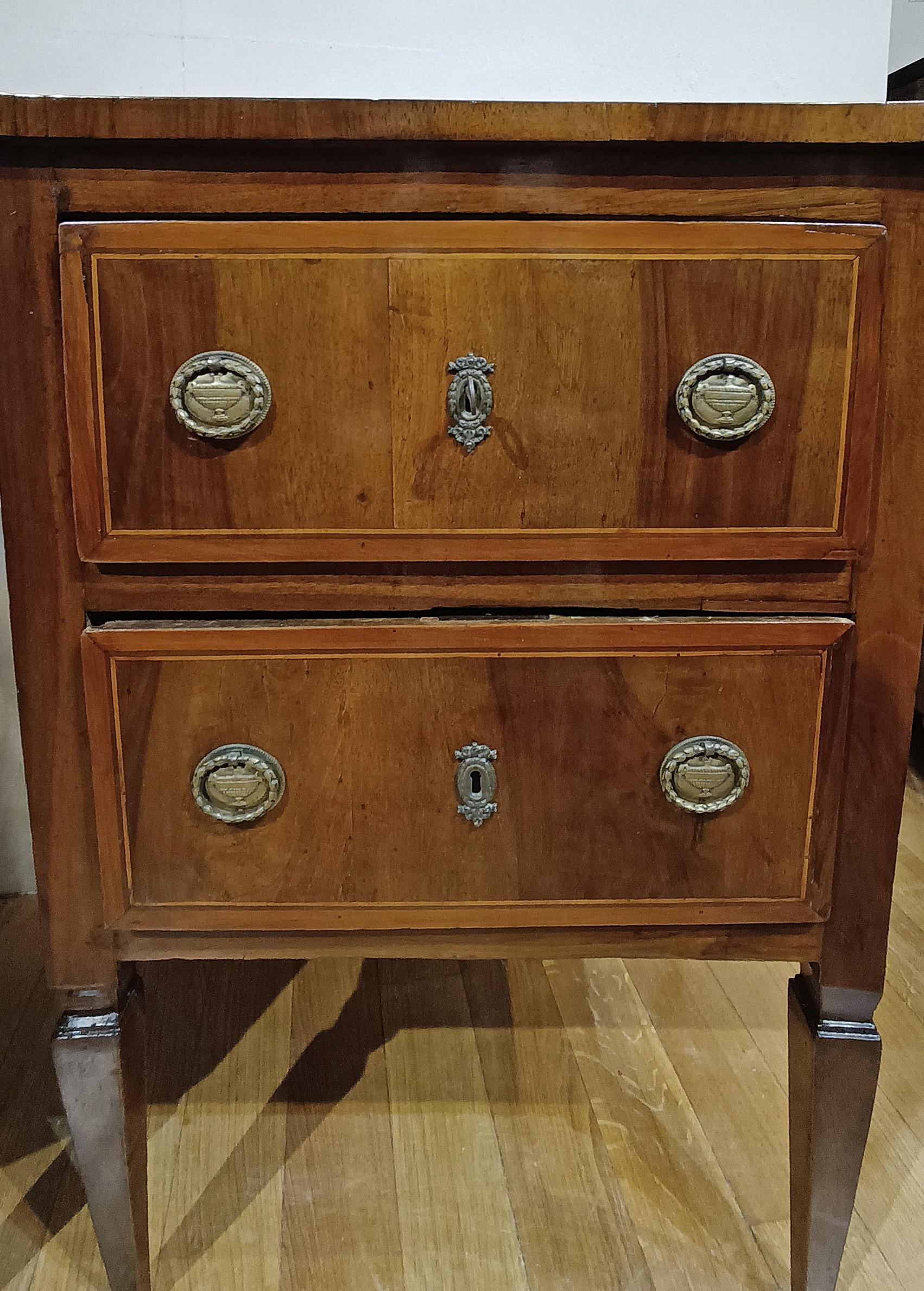 DEUXIÈME MOITIÉ DU XVIIIe SIÈCLE PAIRE DE TABLETTES LOUIS XVI en vente 1