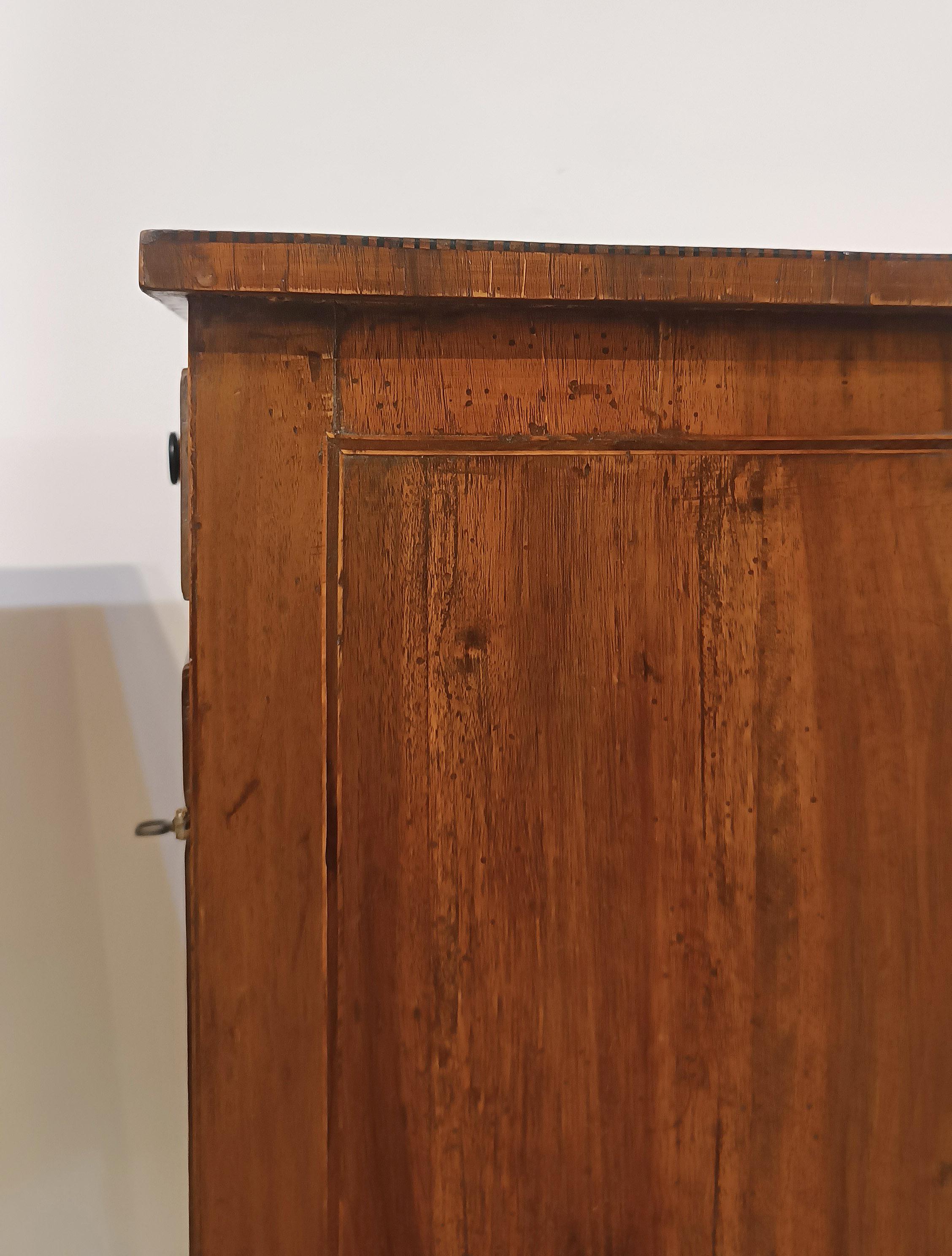 SECOND HALF OF THE 18th CENTURY PAIR OF NEOCLASSIC BEDSIDE TABLES en vente 1