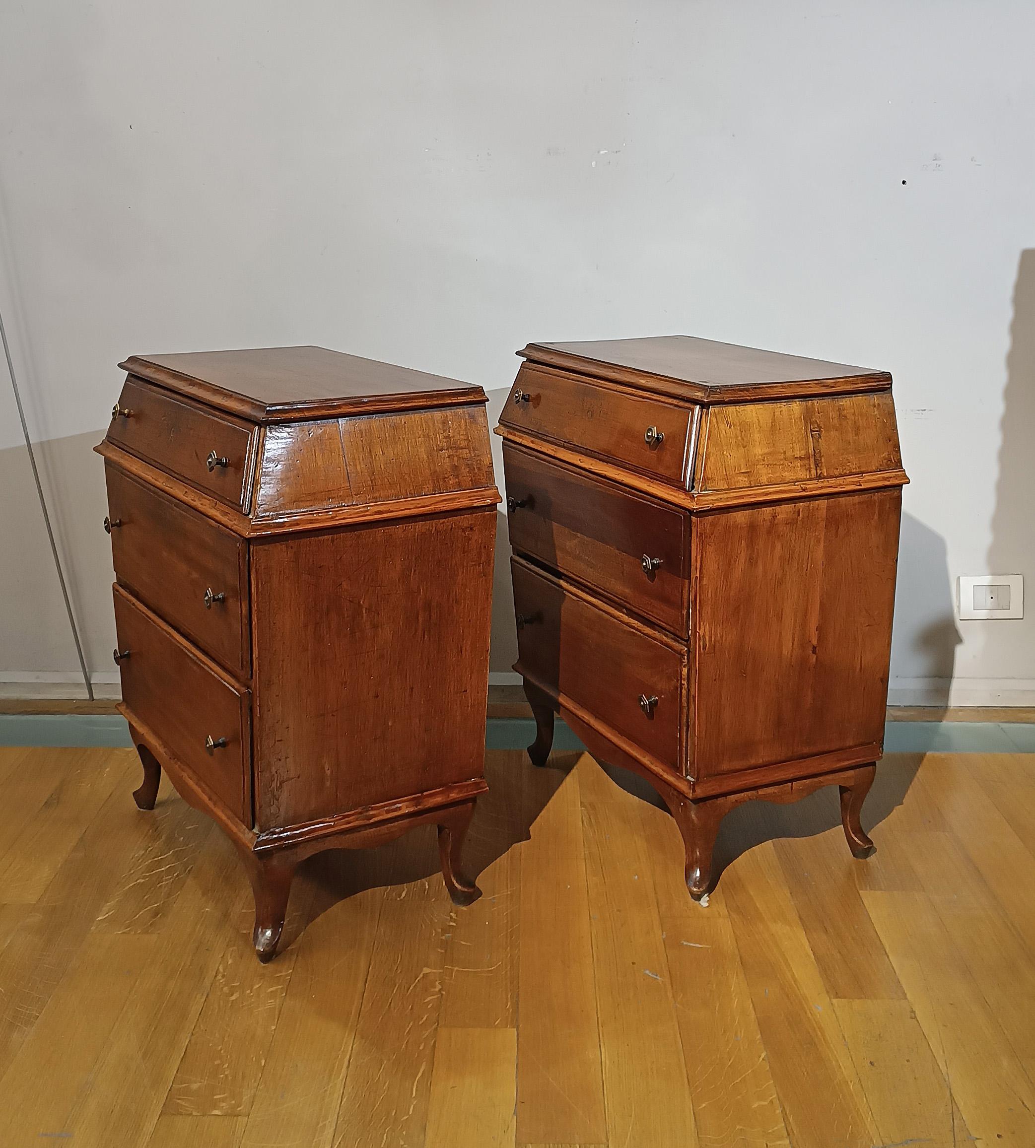 Italian SECOND HALF OF THE 18th CENTURY PAIR OF VENETIAN BLONDE WALNUT BEDSIDE TABLES For Sale