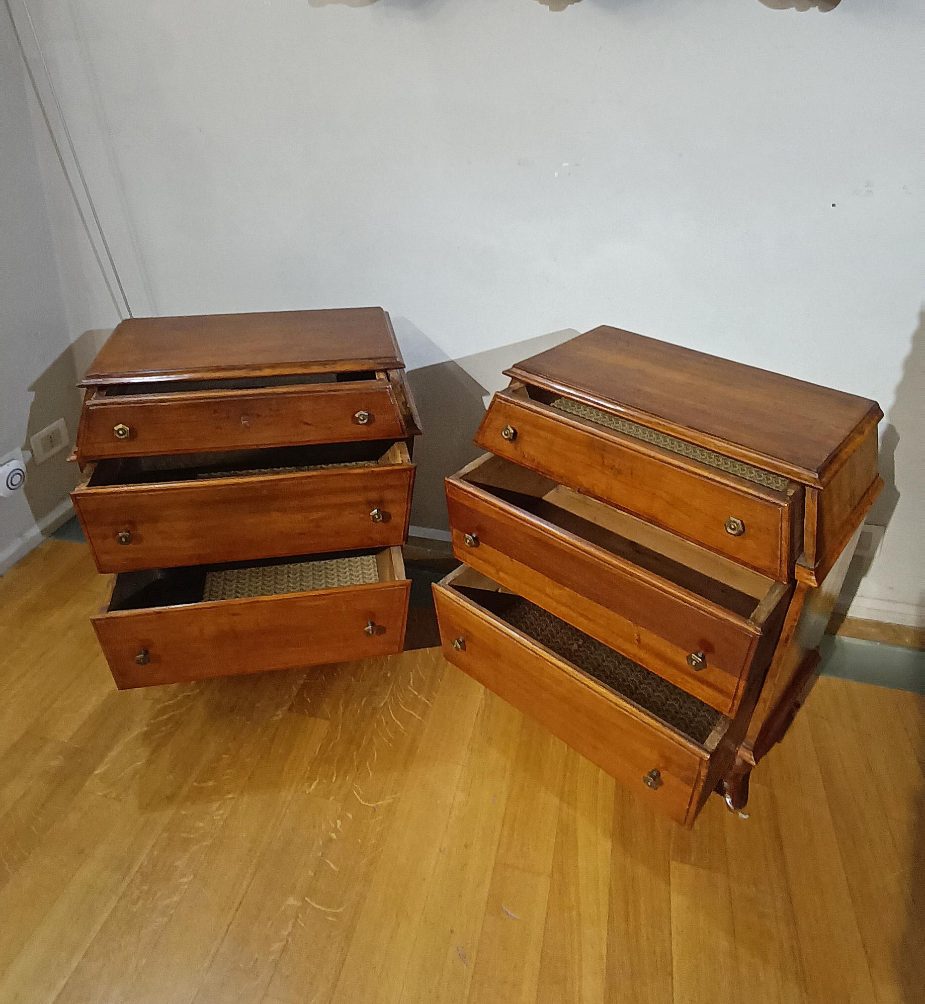 18th Century SECOND HALF OF THE 18th CENTURY PAIR OF VENETIAN BLONDE WALNUT BEDSIDE TABLES For Sale