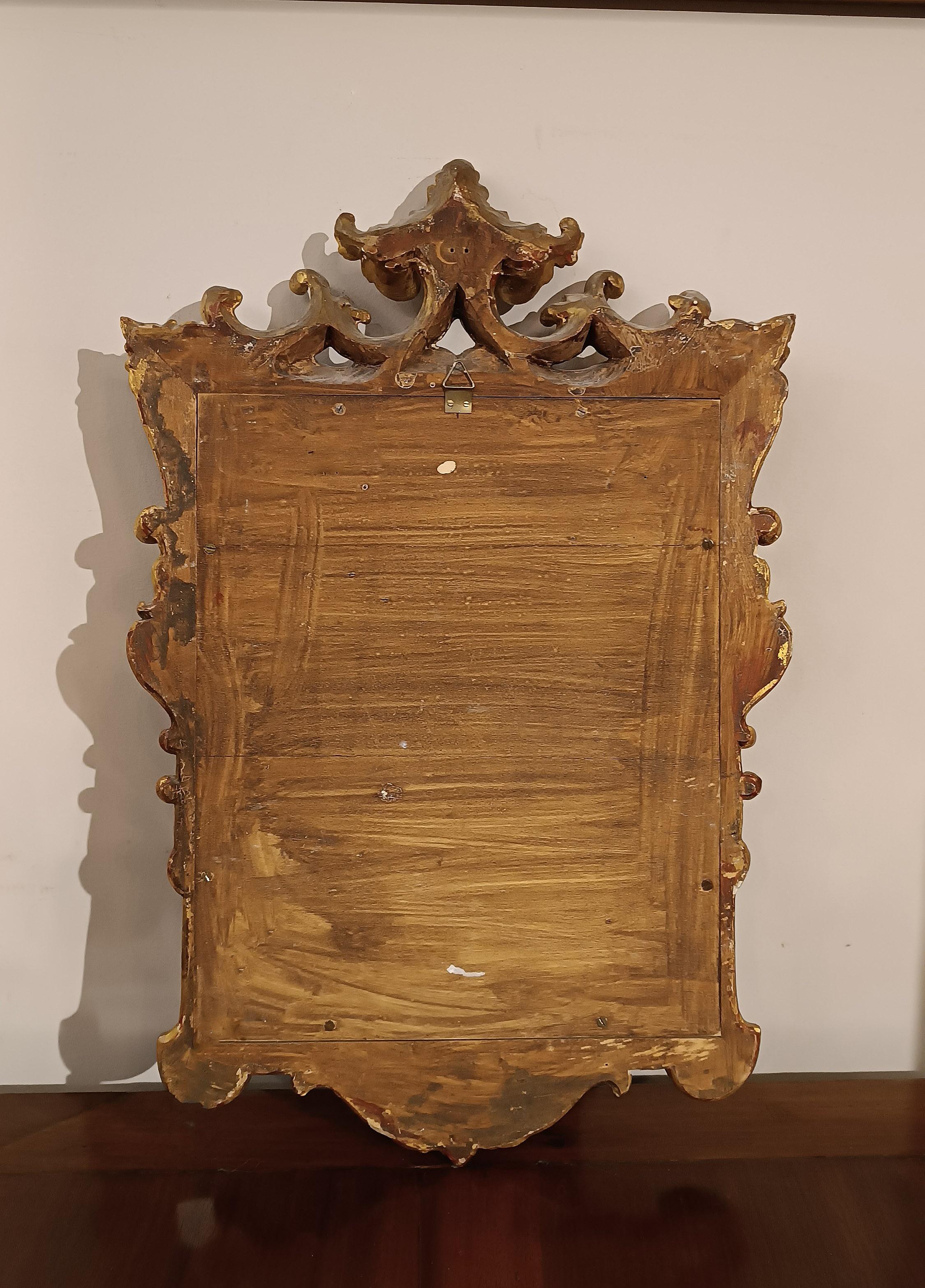 SECOND HALF OF THE 18th CENTURY SMALL GILDED WOOD MIRROR in vendita 3