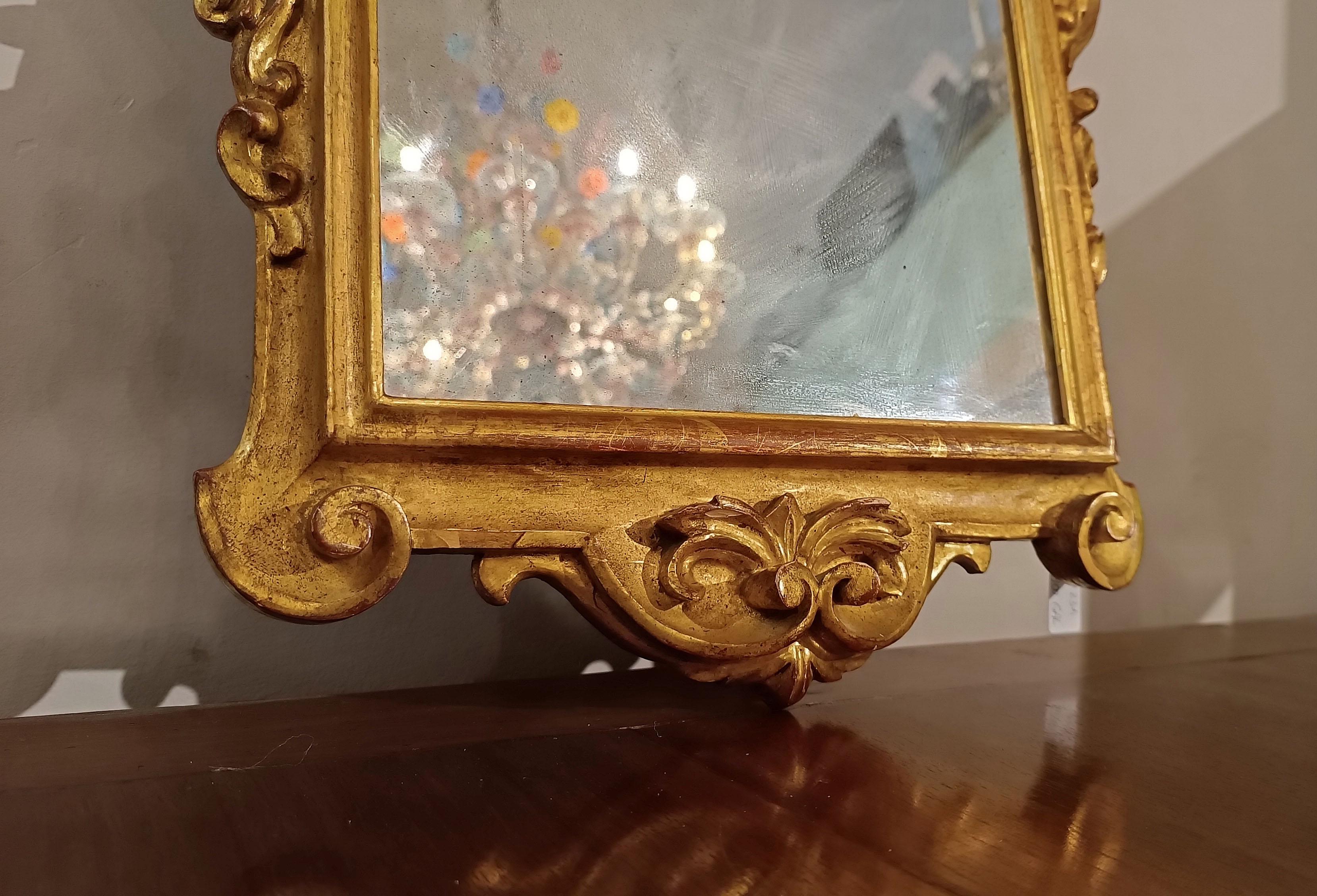 Specchio SECOND HALF OF THE 18th CENTURY SMALL GILDED WOOD MIRROR in vendita