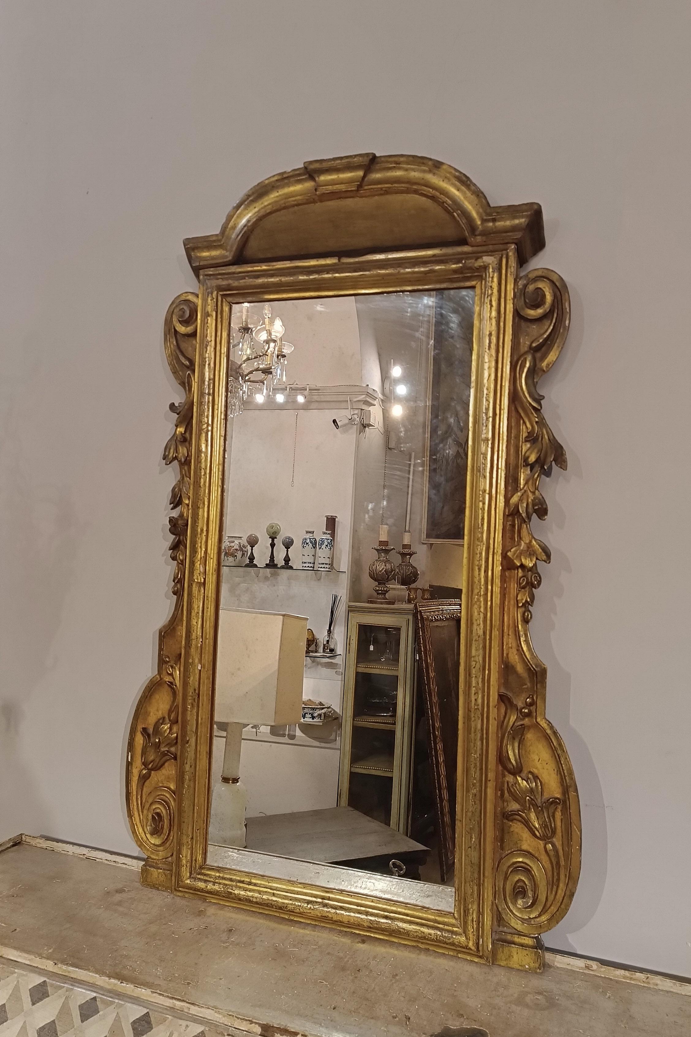 Louis XVI SECOND HALF OF THE 18th CENTURY SMALL MIRROR IN GOLDEN WOOD  For Sale