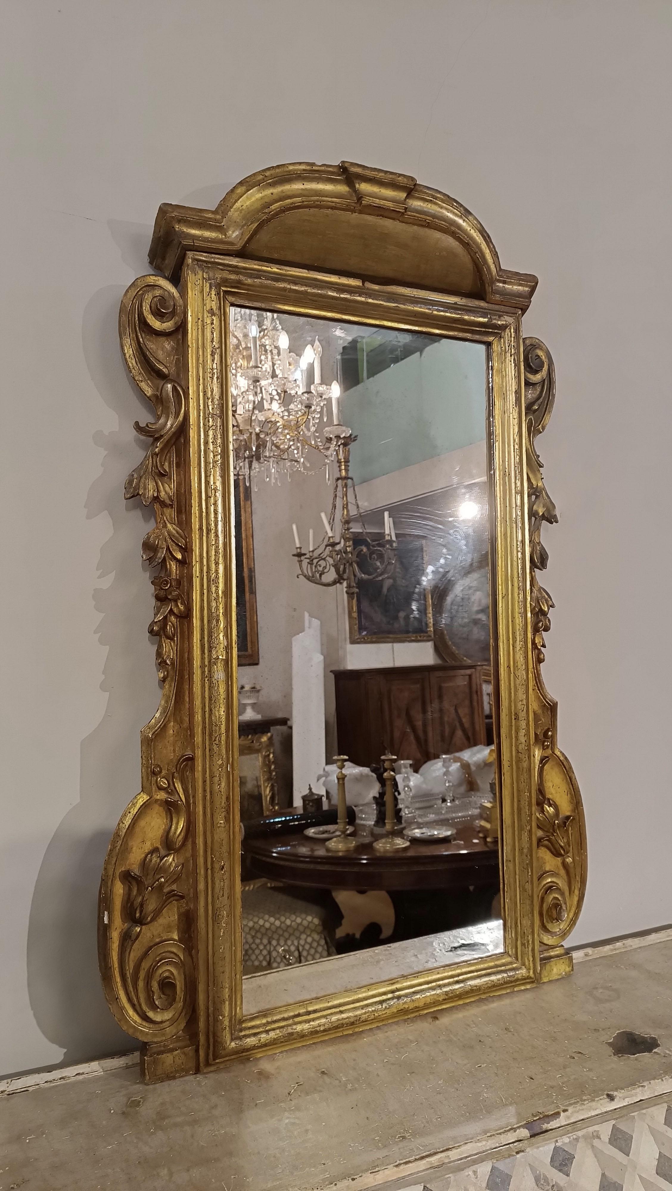 Italian SECOND HALF OF THE 18th CENTURY SMALL MIRROR IN GOLDEN WOOD  For Sale