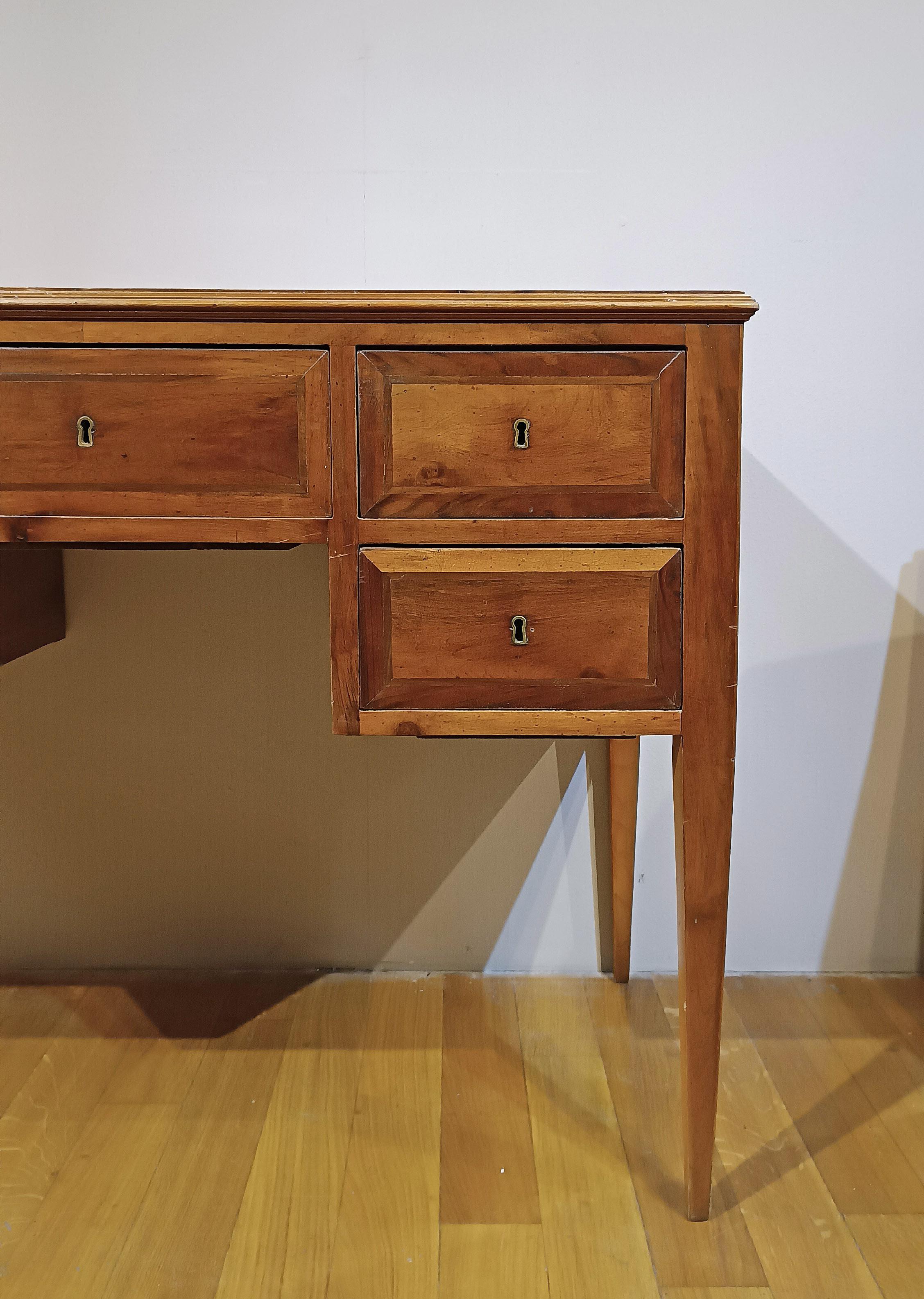 SECOND HALF OF THE 18th CENTURY SMALL NEOCLASSICAL SLAB WRITING DESK For Sale 4