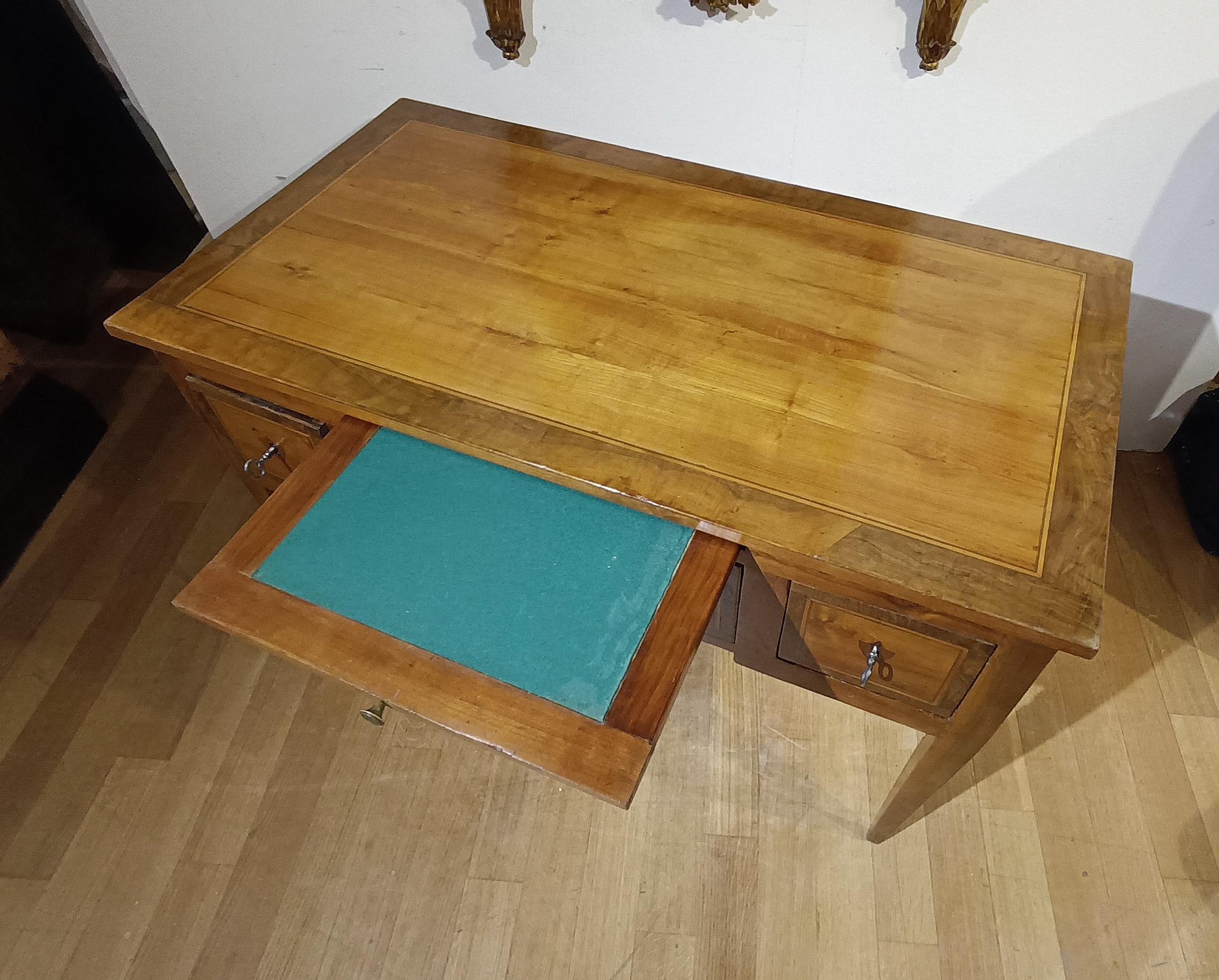 XVIII secolo SECONDA METÀ DEL XVIII SECOLO PICCOLO SCRITTORE NEOCLASSICO VENEREO in vendita