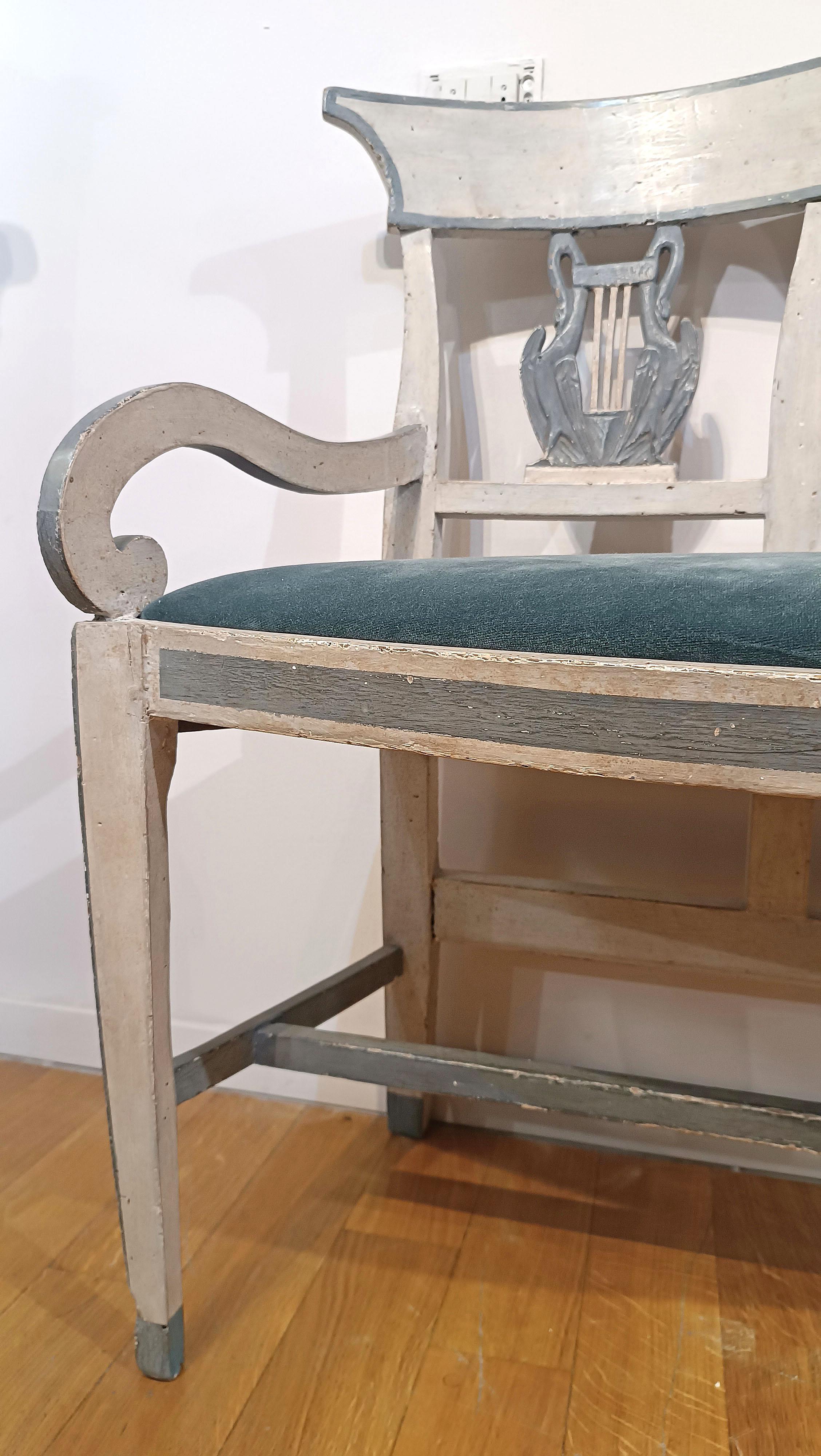 SECOND HALF OF THE 18th CENTURY SMALL PAINTED SOFA en venta 2