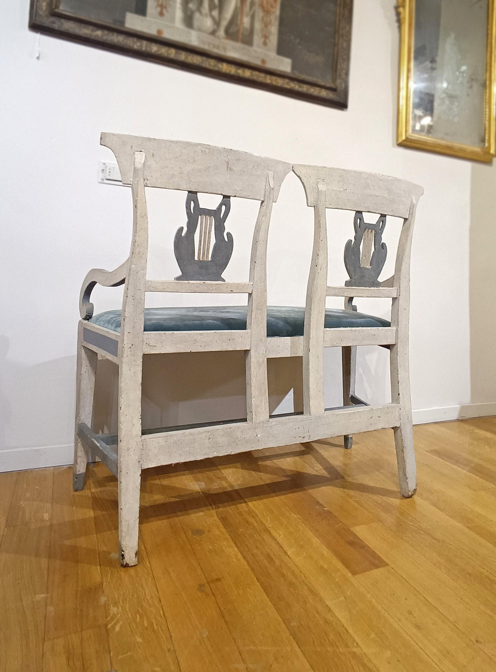 SECOND HALF OF THE 18th CENTURY SMALL PAINTED SOFA Italian en venta