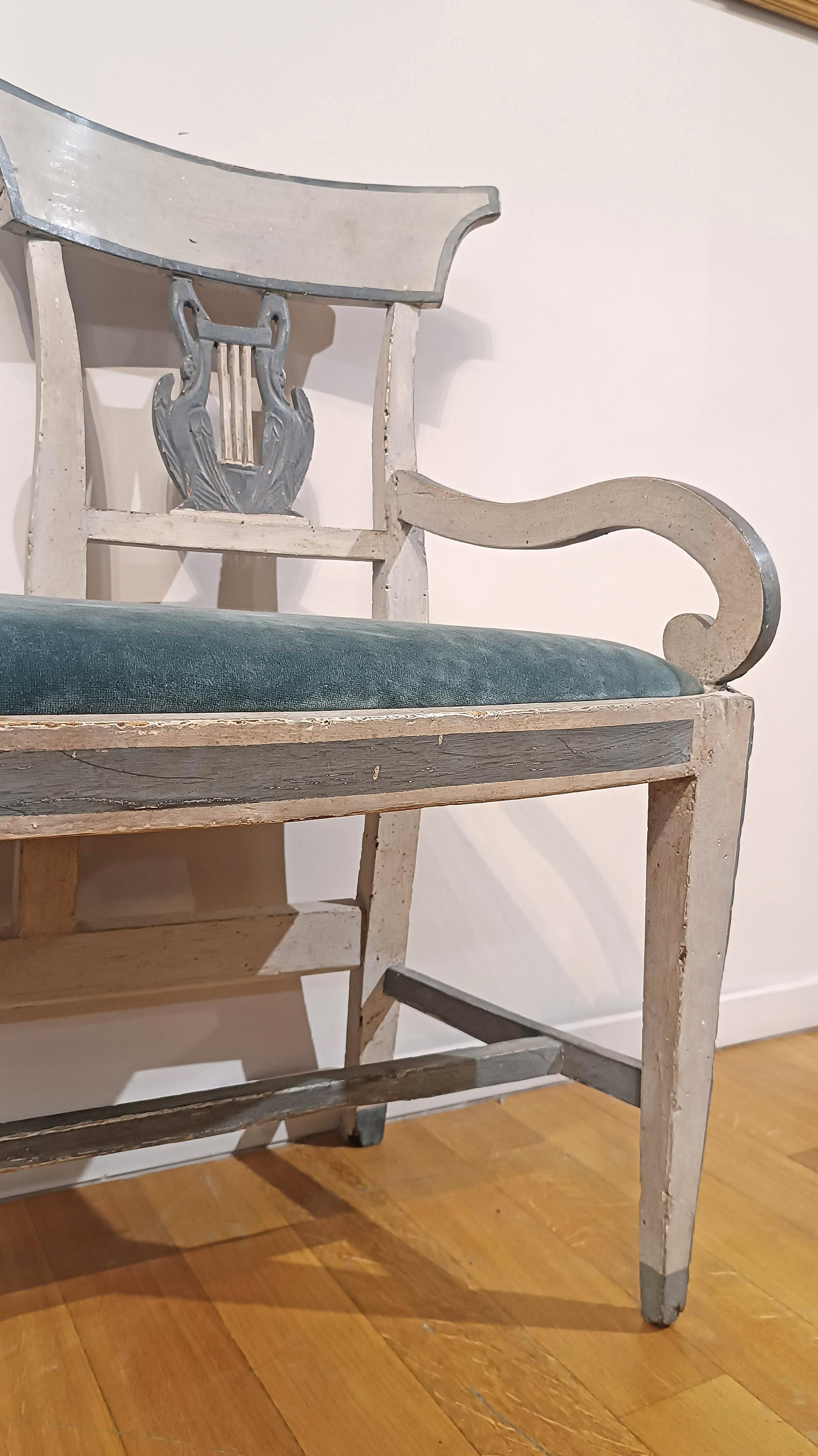 SECOND HALF OF THE 18th CENTURY SMALL PAINTED SOFA 18th Century en venta