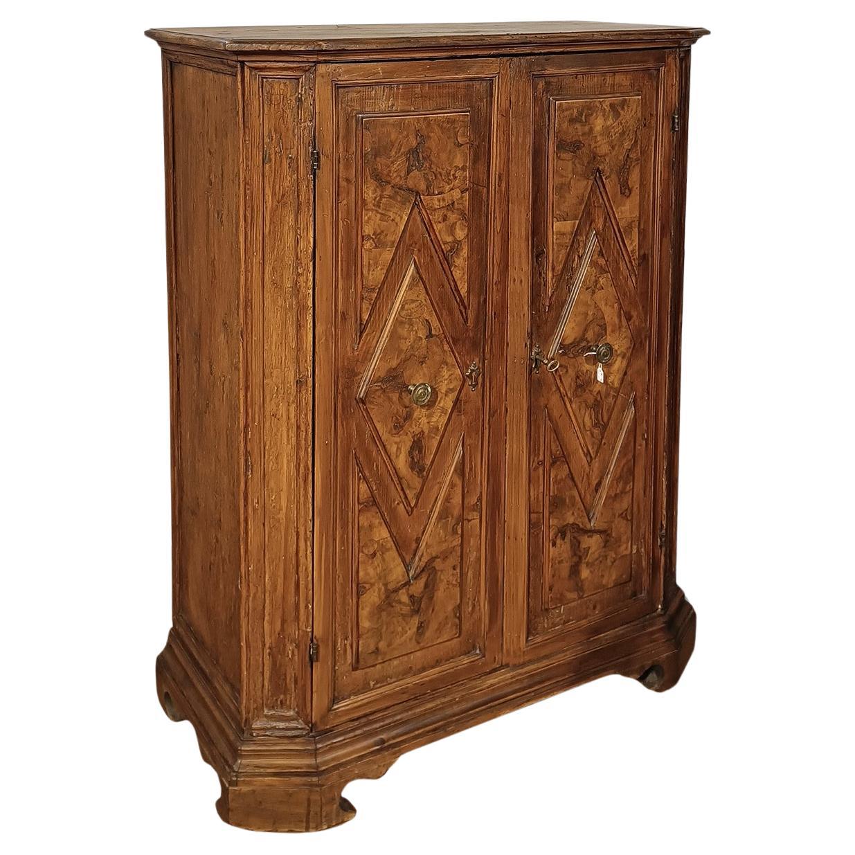 SECOND HALF OF THE 18th CENTURY WALNUT BRIAR CABINET  For Sale