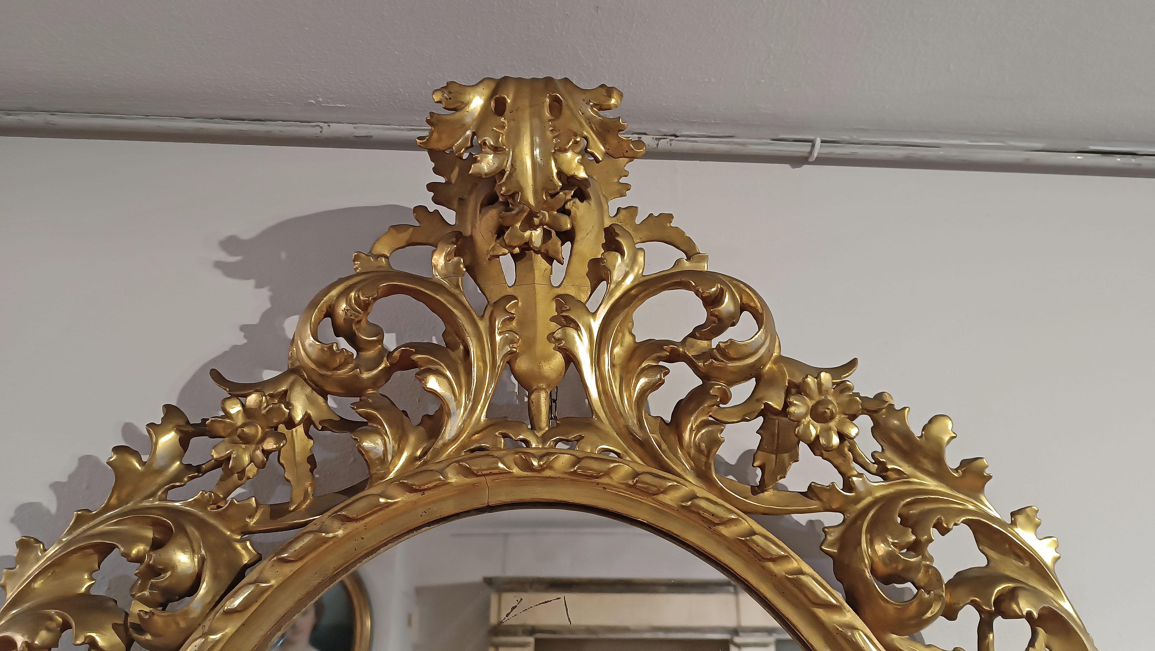 SPECCHIO OVALE DORATO DELLA SECONDA METÀ DEL XIX SECOLO In condizioni buone in vendita a Firenze, FI