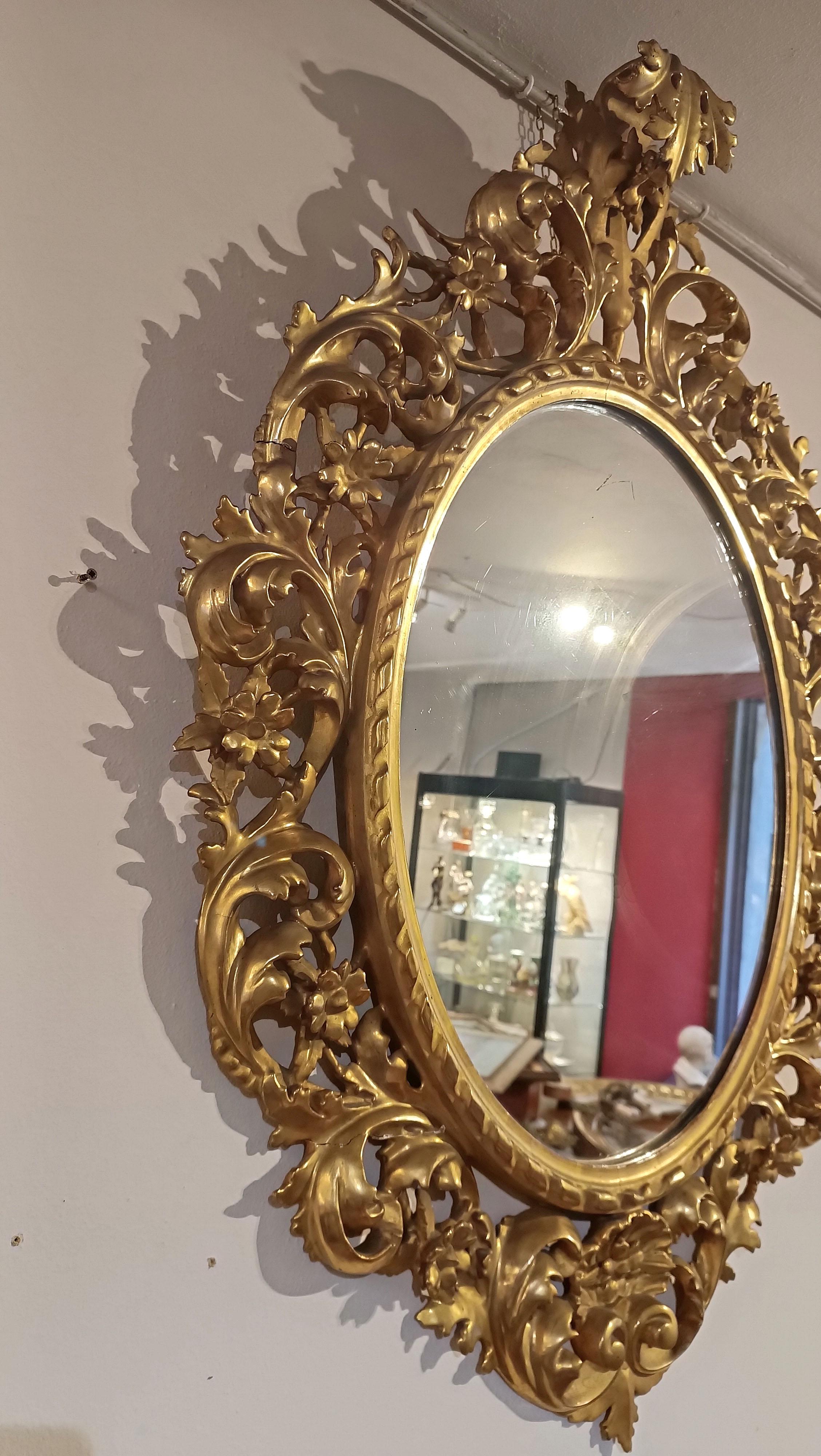 SPECCHIO OVALE DORATO DELLA SECONDA METÀ DEL XIX SECOLO in vendita 1