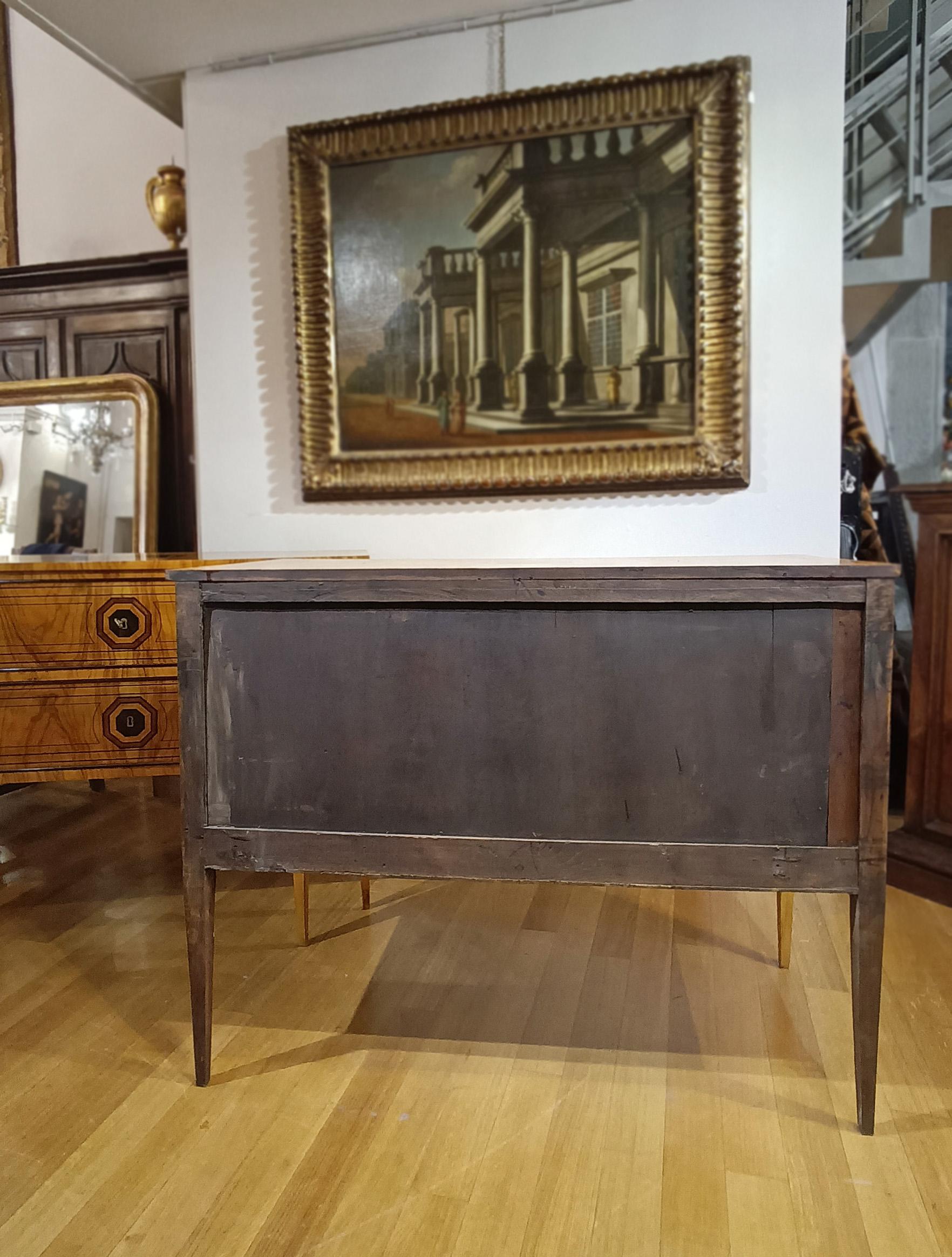 Italian SECOND HALF OF THE 19th CENTURY PAIR OF NEOCLASSICAL-STYLE CHEST OF DRAWERS in vendita