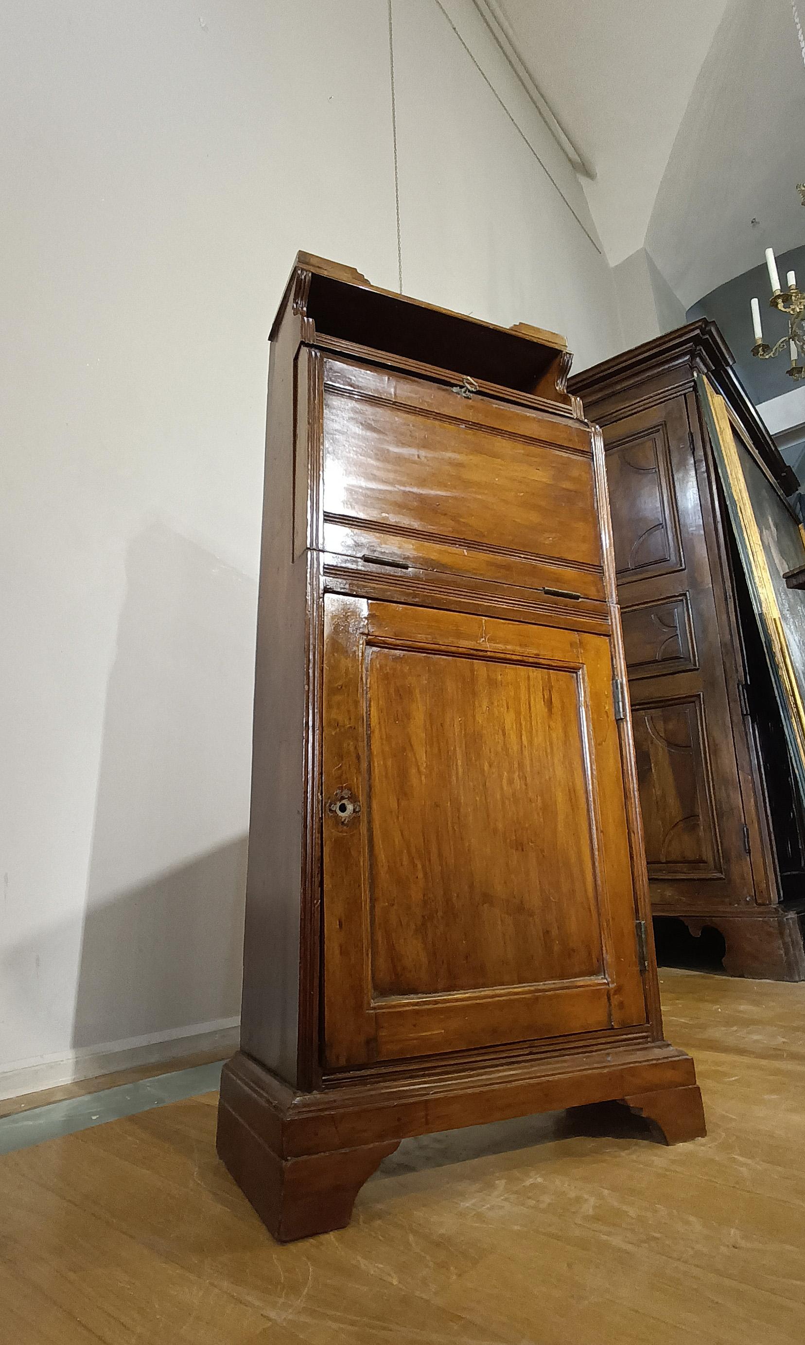 ZWEITE HÄLFTE DES 19. JAHRHUNDERTS KLEINER STEHSCHREIBTISCH im Angebot 3