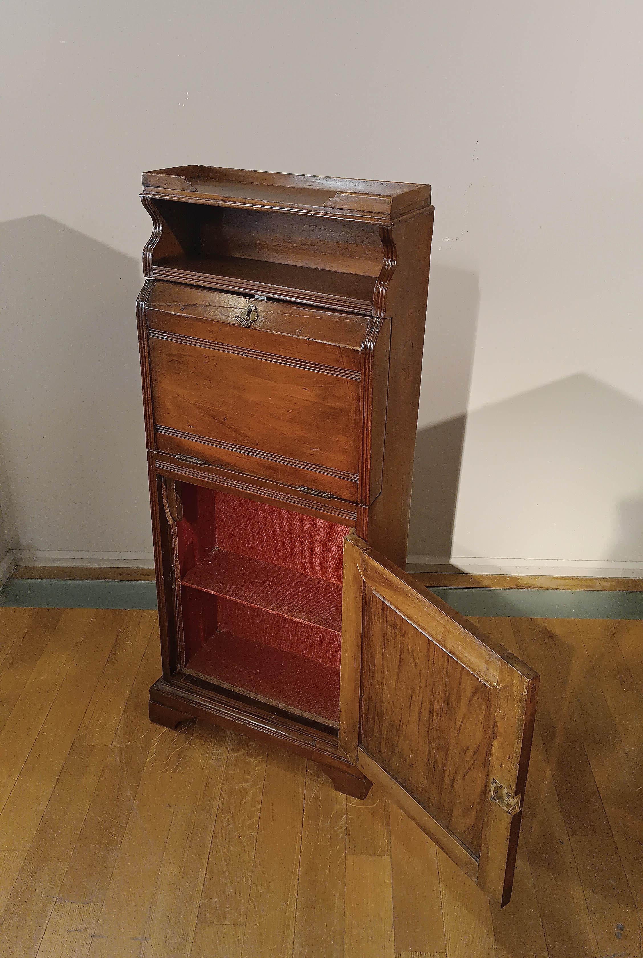 ZWEITE HÄLFTE DES 19. JAHRHUNDERTS KLEINER STEHSCHREIBTISCH (19th Century) im Angebot