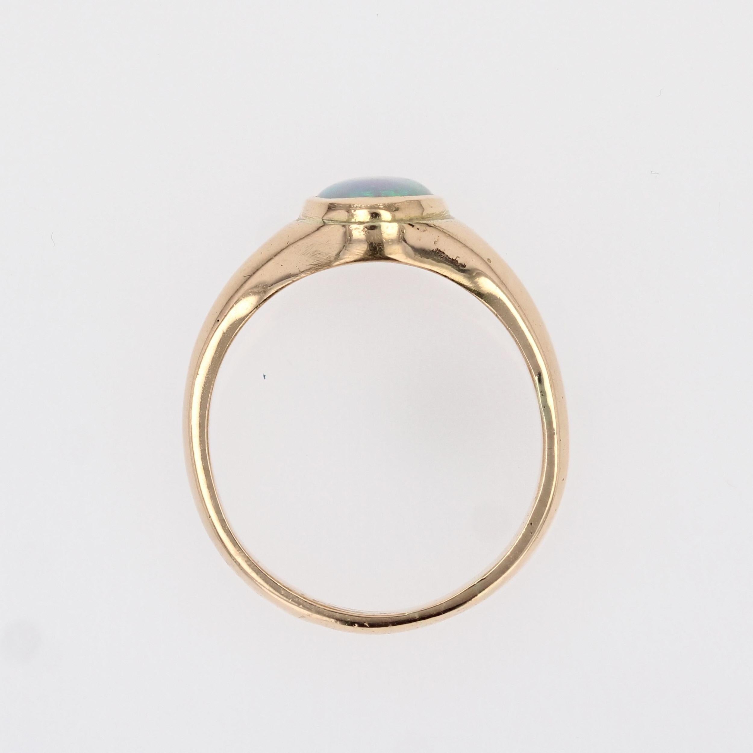 Bague jonc en or jaune 18 carats avec opale de deuxième main en vente 8