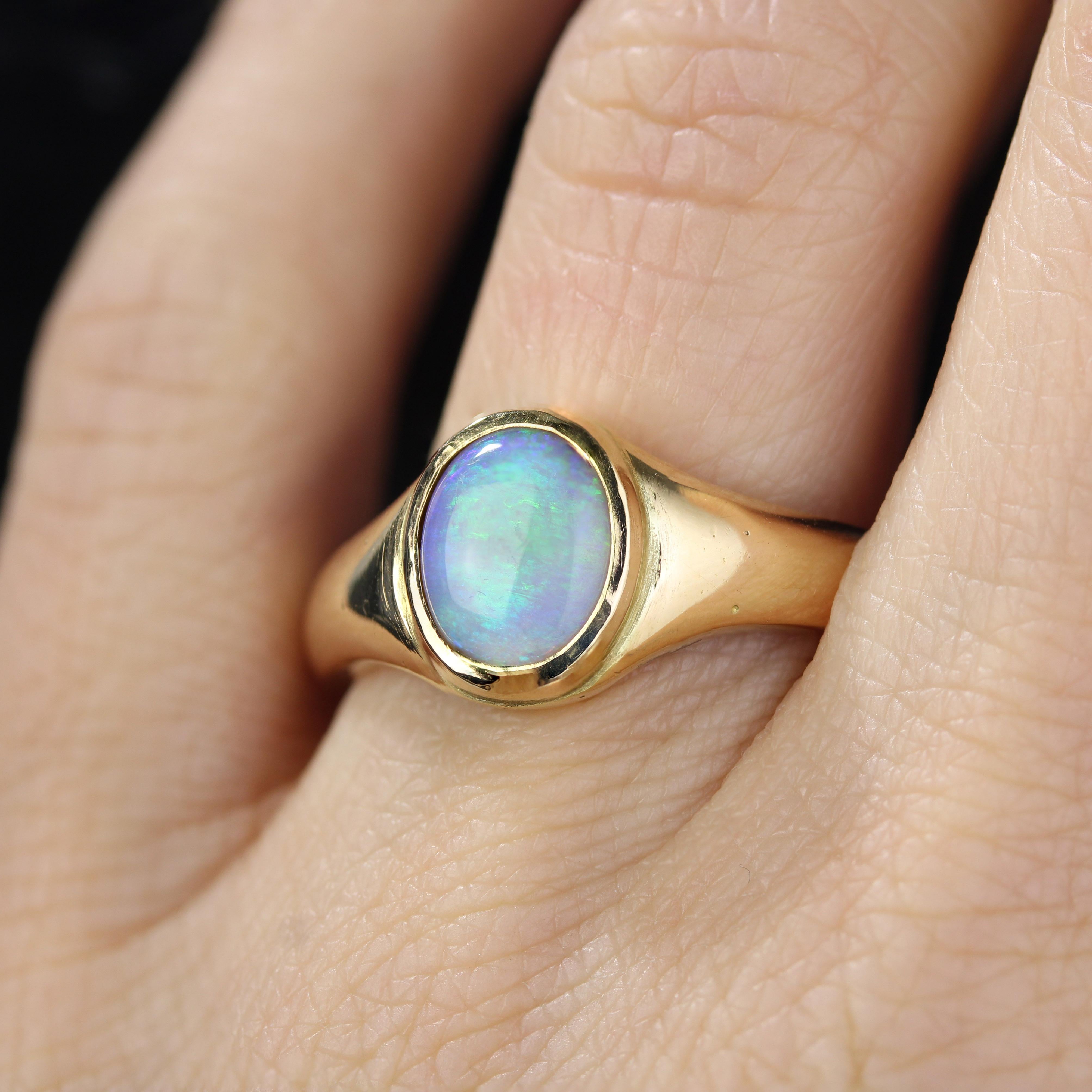 Bague jonc en or jaune 18 carats avec opale de deuxième main en vente 10