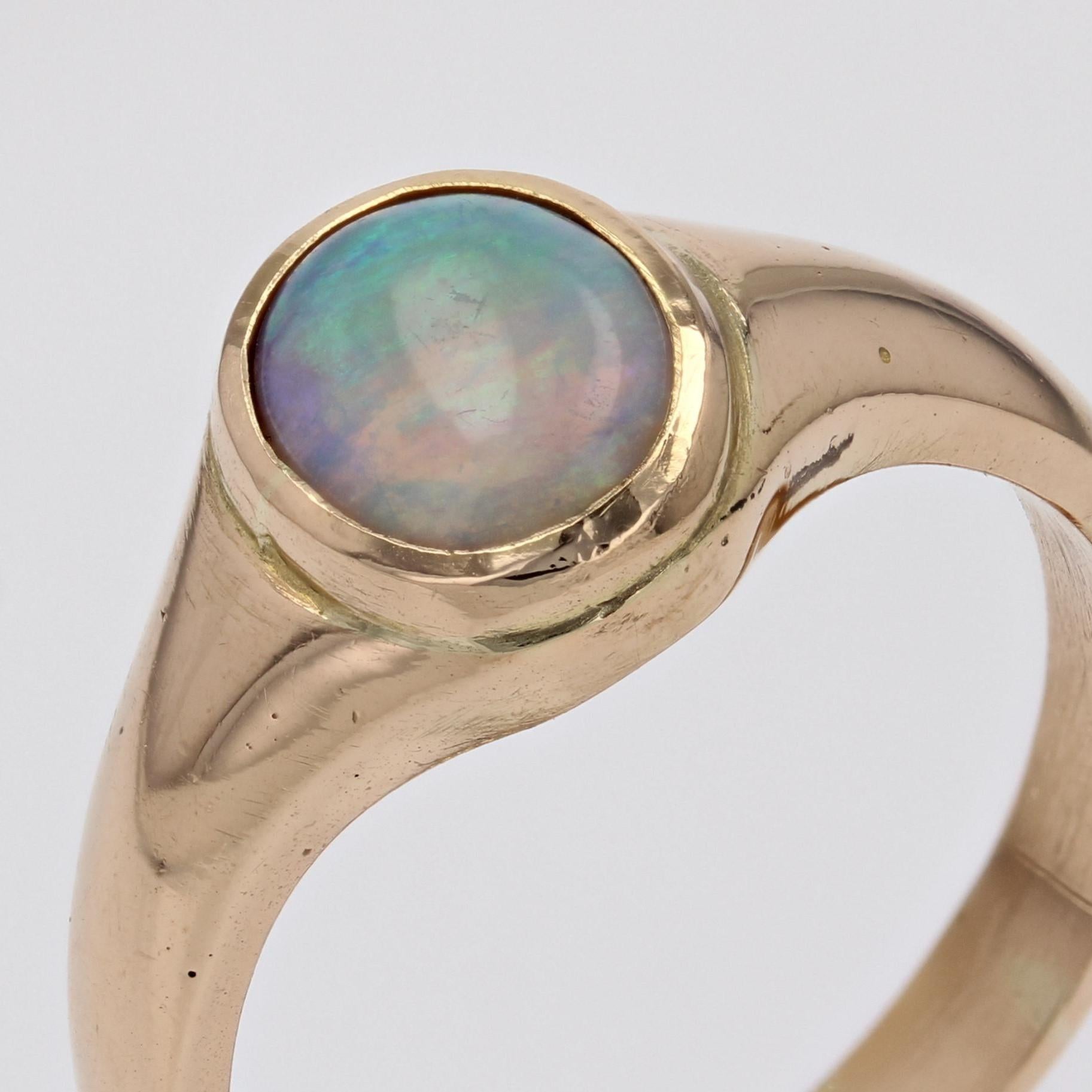 Bague jonc en or jaune 18 carats avec opale de deuxième main en vente 3