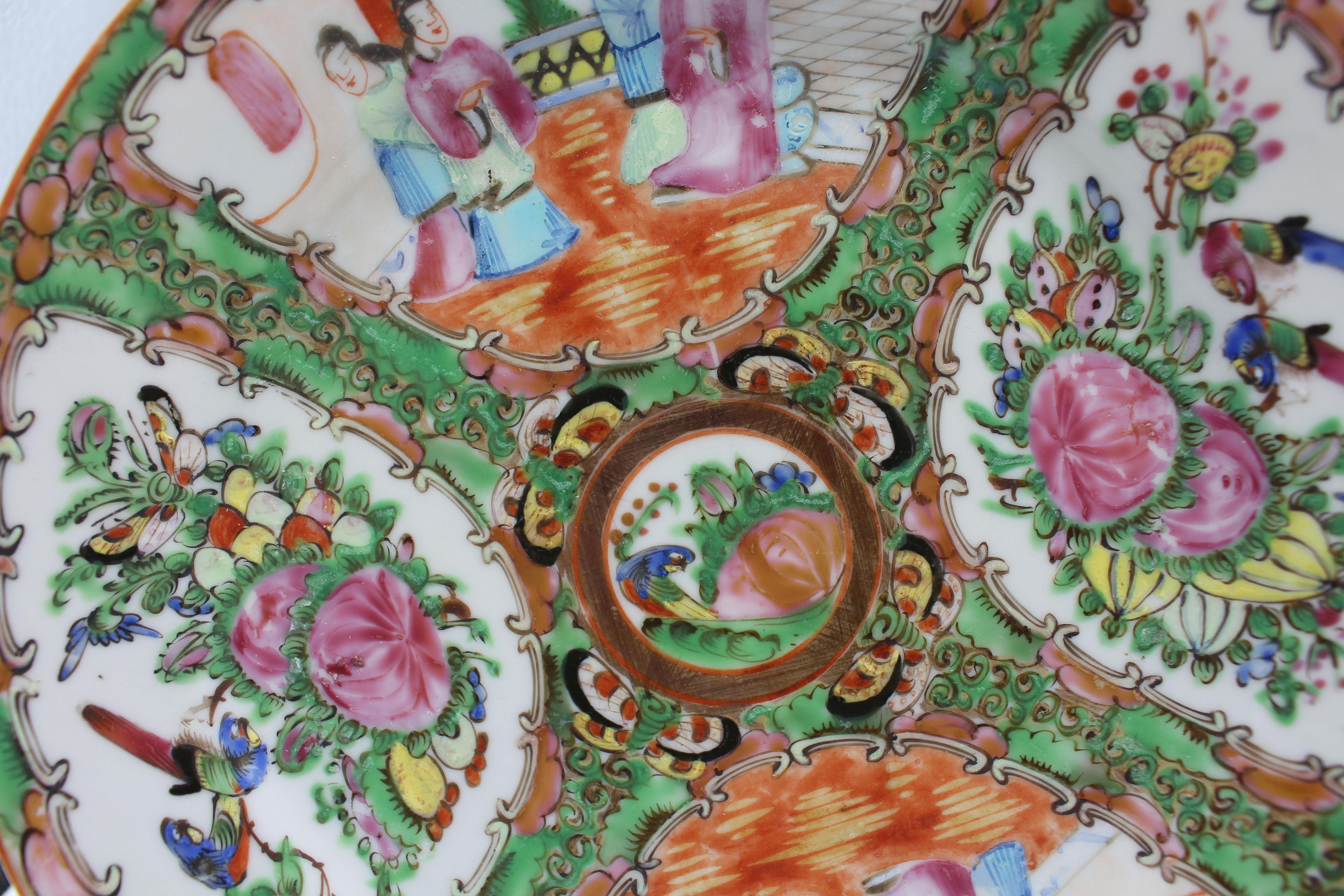 20ième siècle Second-Quarter 20th Century Set of 6 Chinese Export Rose Medallion Plates en vente