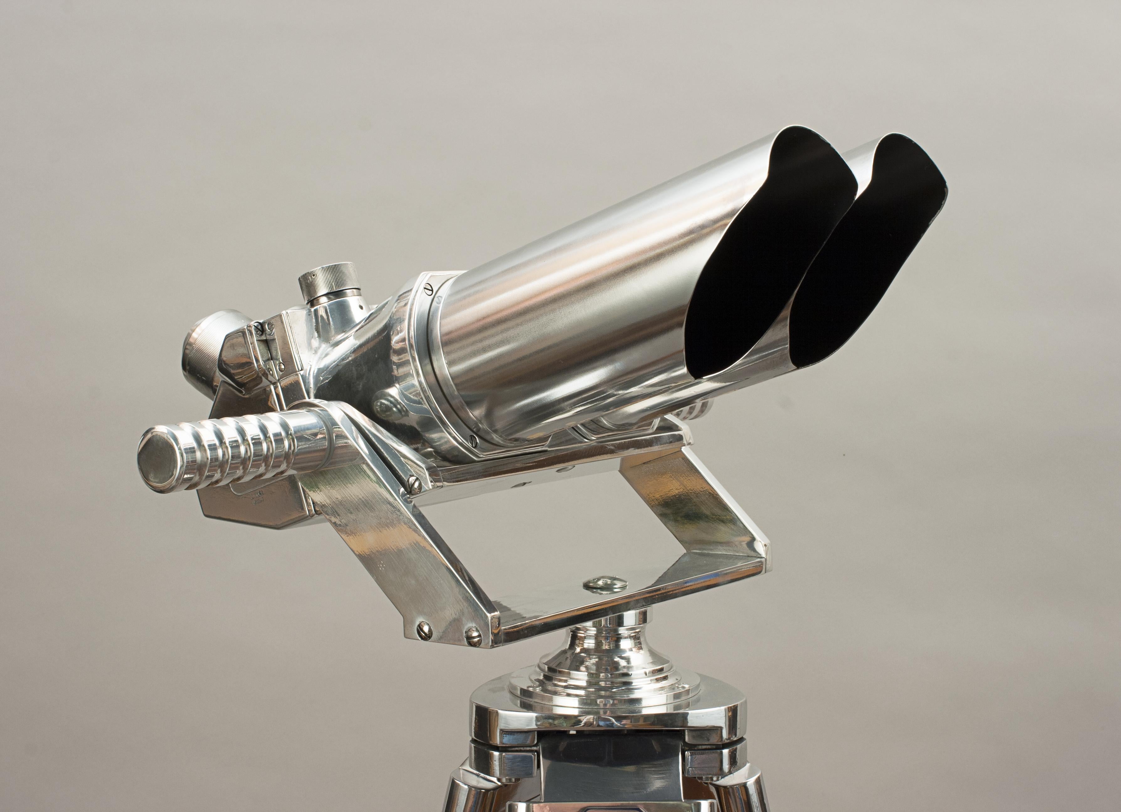 Second World War 10 x 80 Binoculars, Hensoldt Wetzlar, Germany 3