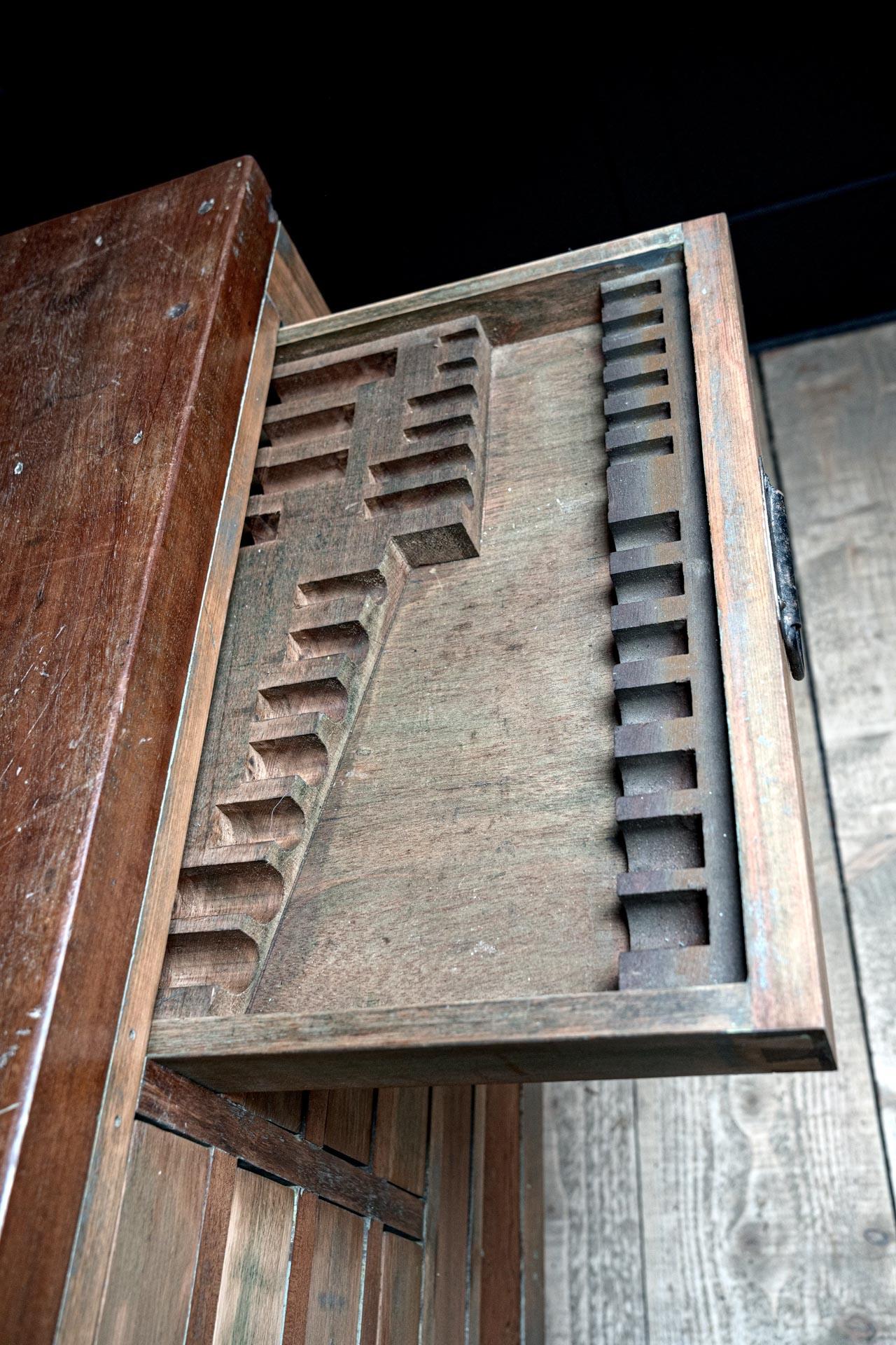 Second world war Spitfire 'apprentice piece' engineers bench. For Sale 4
