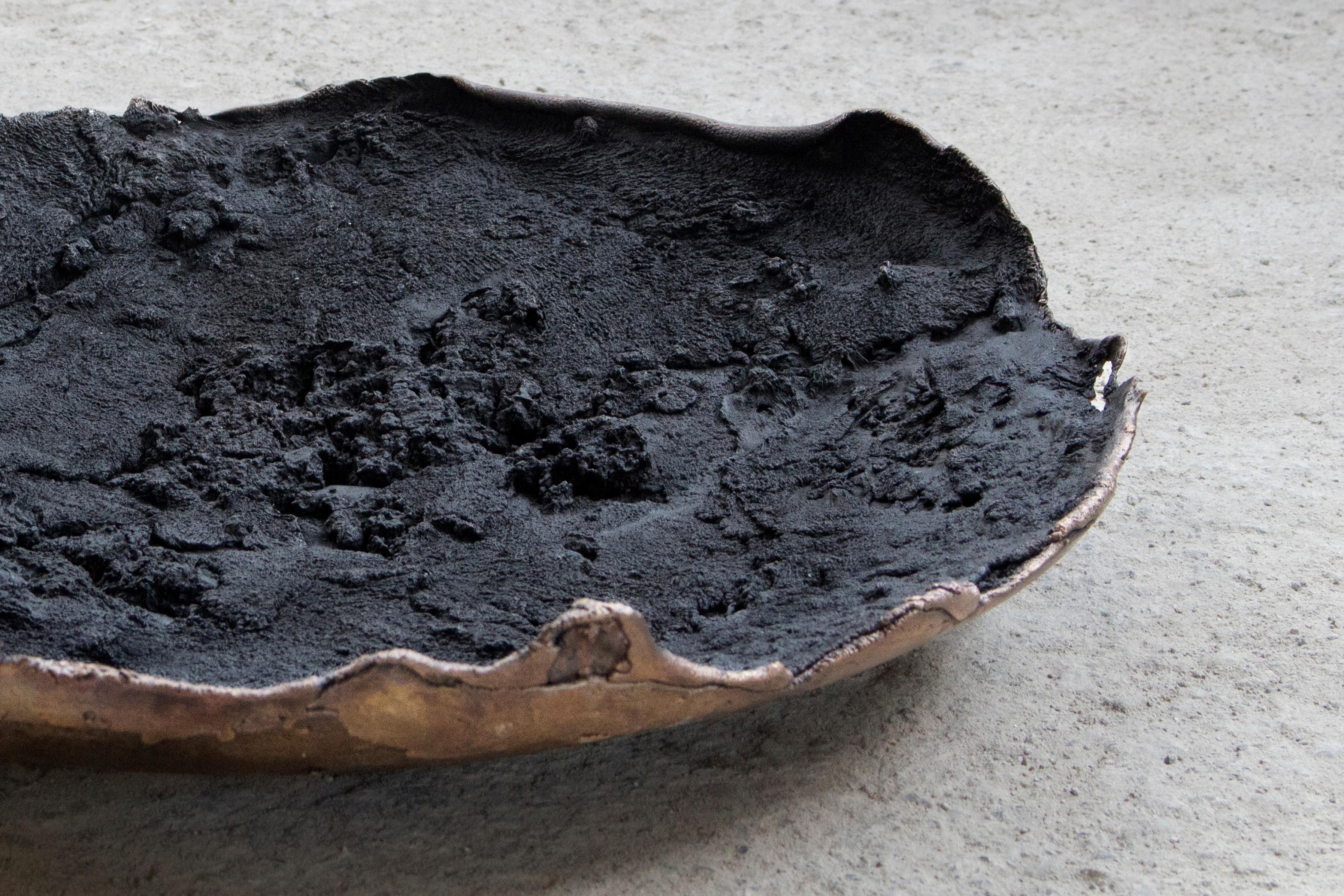 Secondo Fuoco Cratere Zeitgenössischer Tafelaufsatz aus Bronze (Italienisch) im Angebot