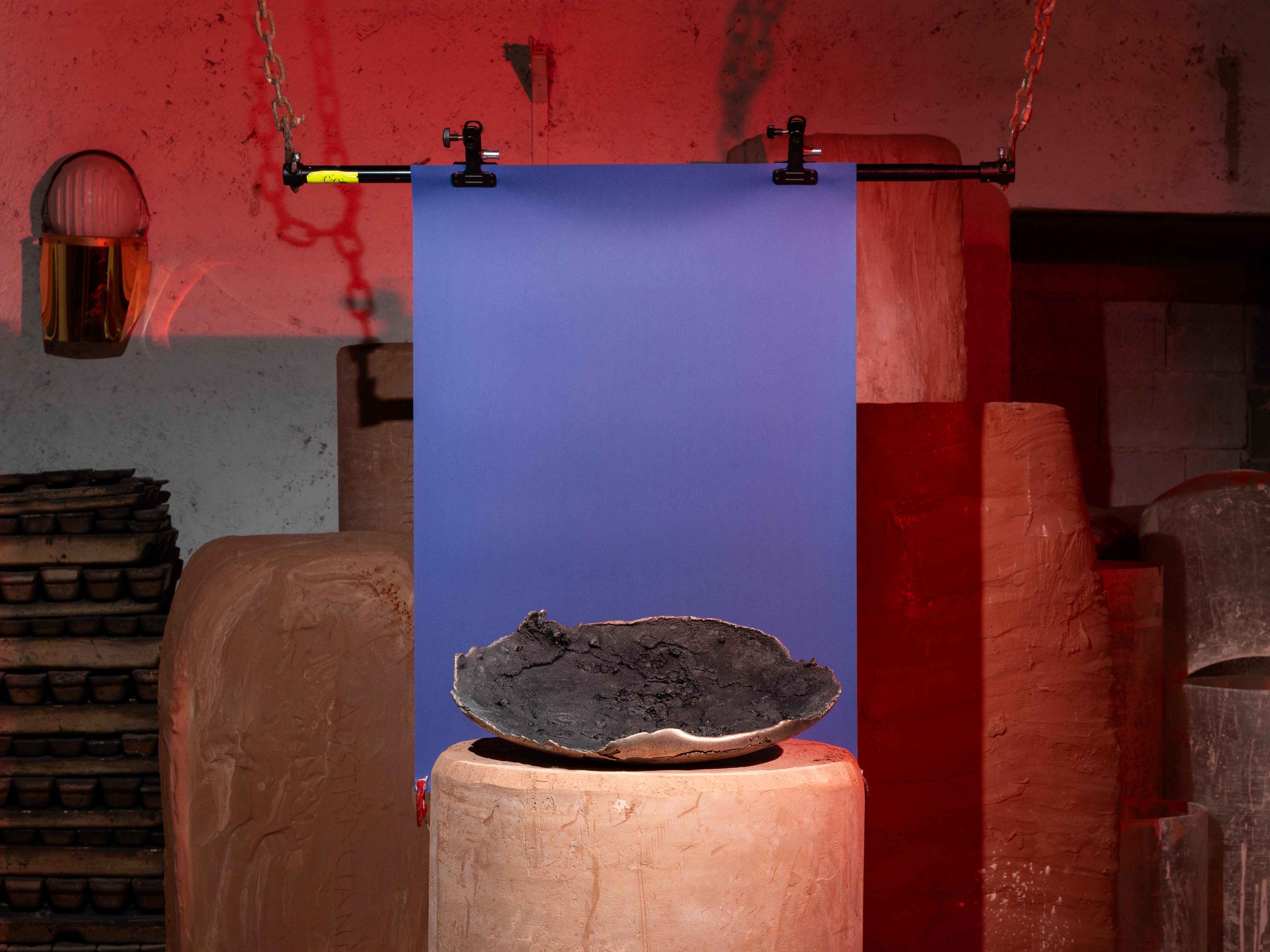 XXIe siècle et contemporain Centre de table contemporain Secondo Fuoco Cratere en bronze en vente