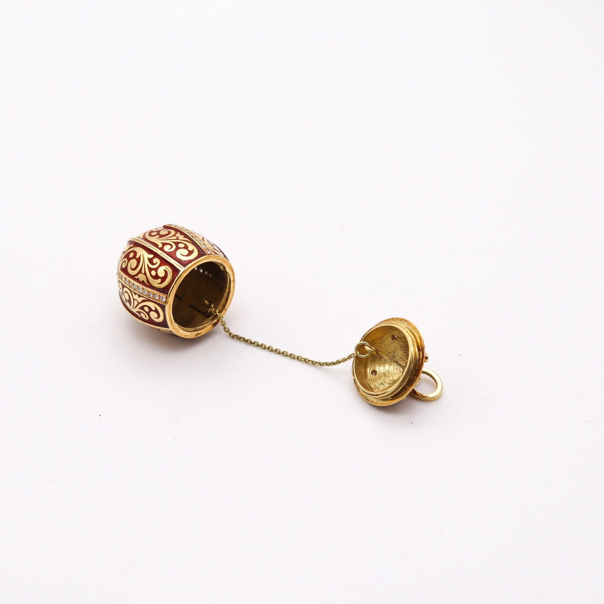Boîte SECRET en forme d'œuf émaillé en or 18 carats avec diamants Pour femmes en vente