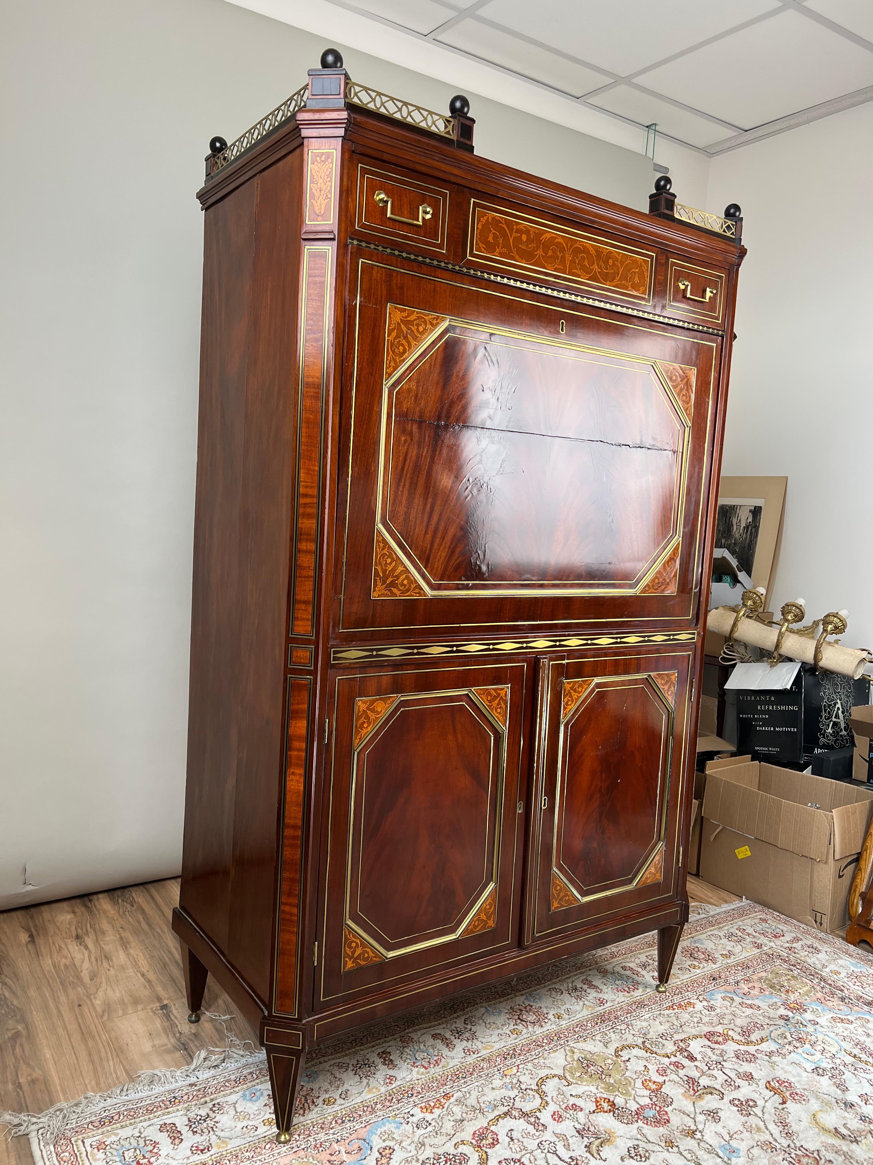 Français Secrétaire à abattant d'époque French Louis XVI Style Secretary c. Fin du 19ème siècle. en vente