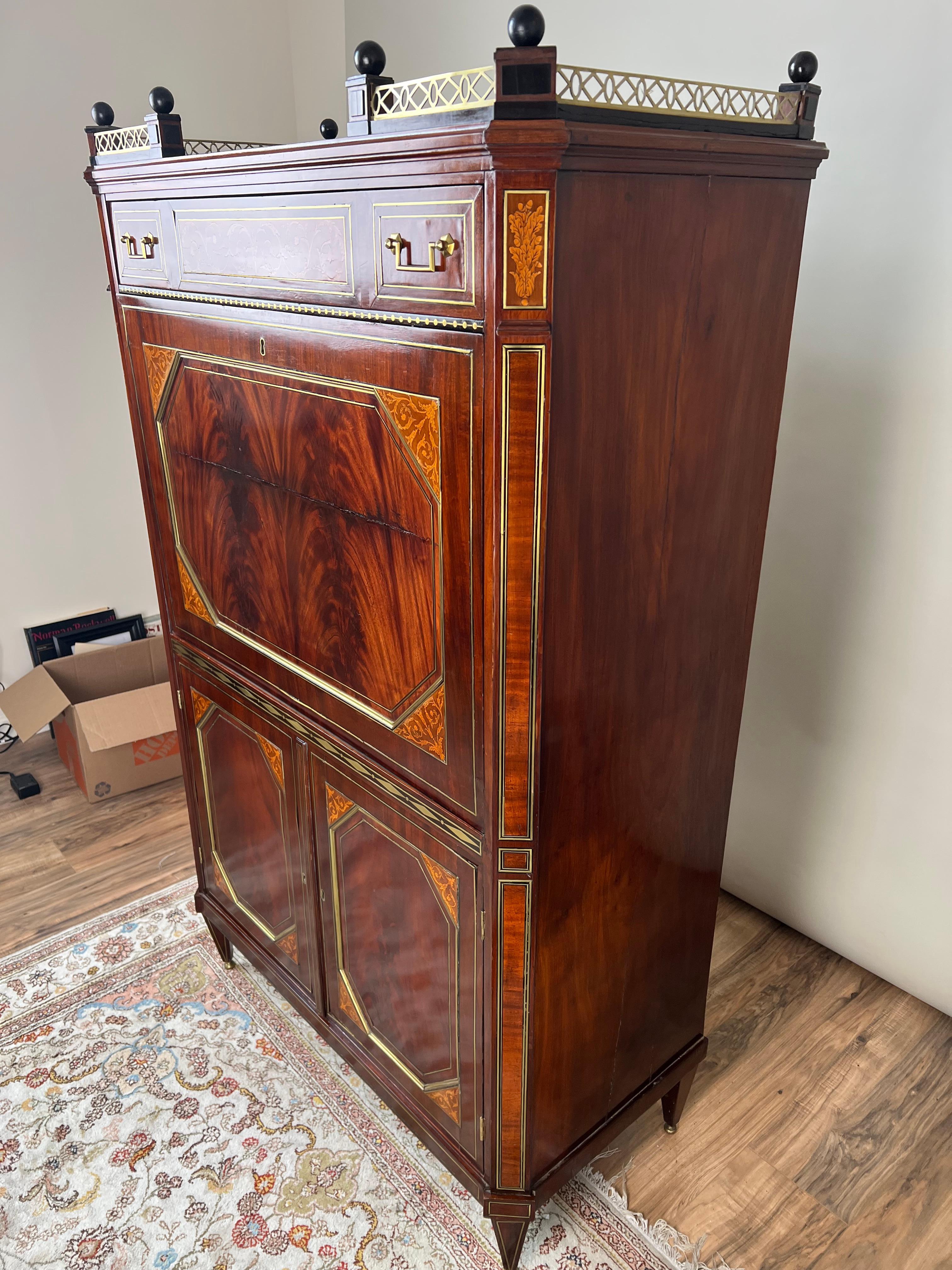 Incrusté Secrétaire à abattant d'époque French Louis XVI Style Secretary c. Fin du 19ème siècle. en vente