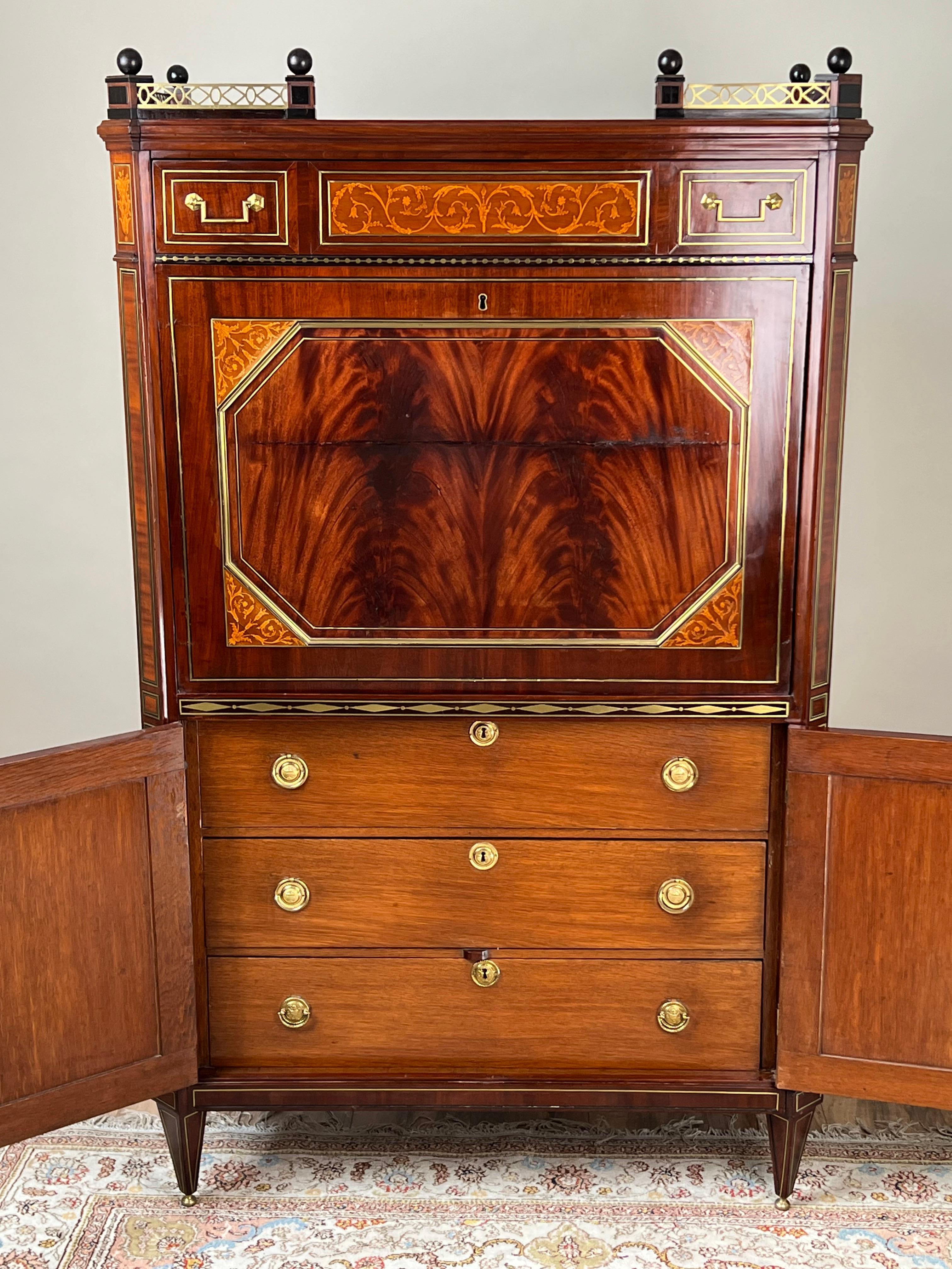 Secrétaire à abattant d'époque French Louis XVI Style Secretary c. Fin du 19ème siècle. en vente 1