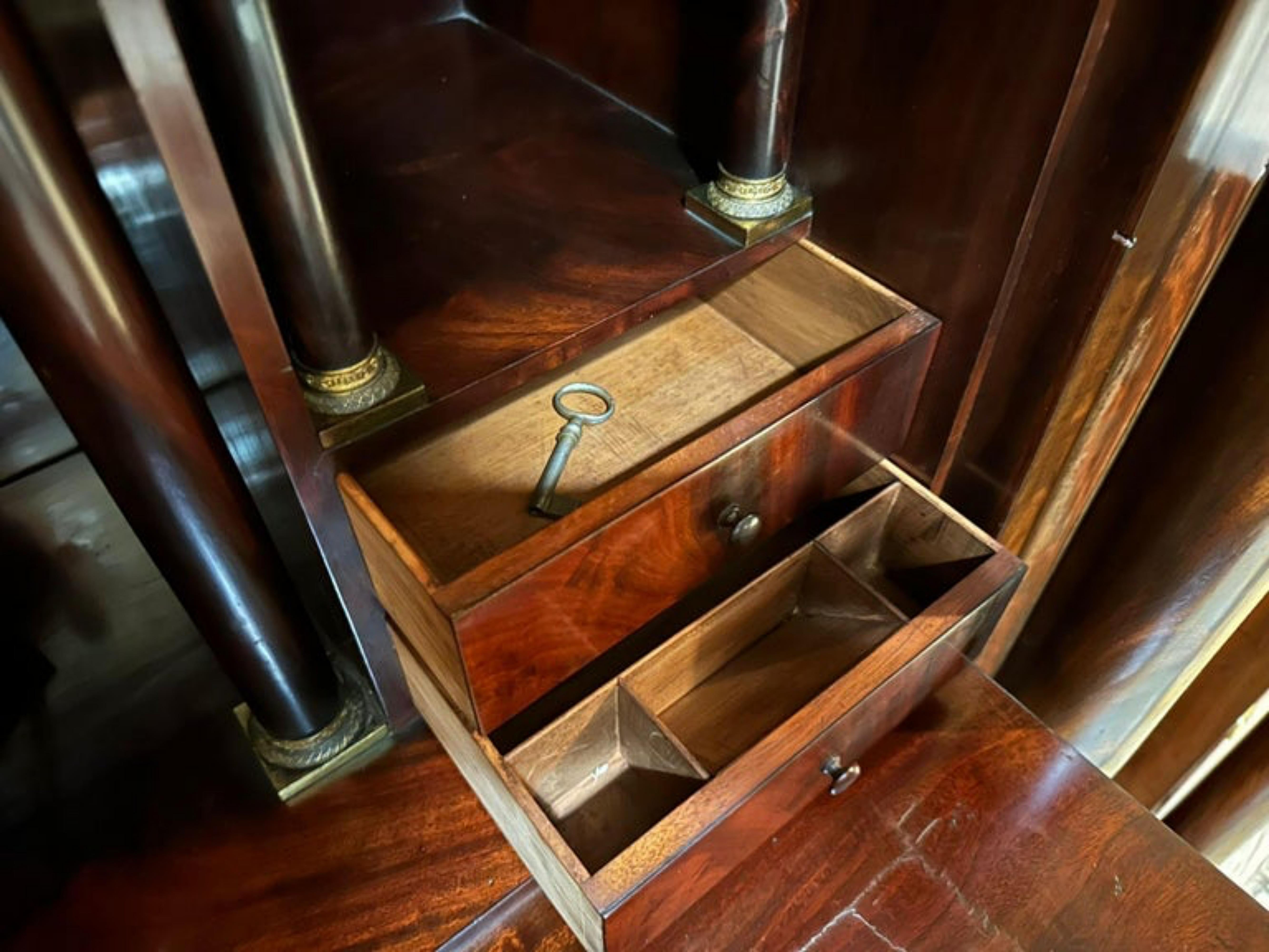 Titolo: Secretaire 