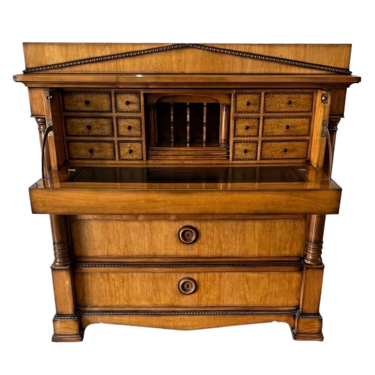 Biedermeier Secretaire Abattant Biedermaier Style in pelle in vendita
