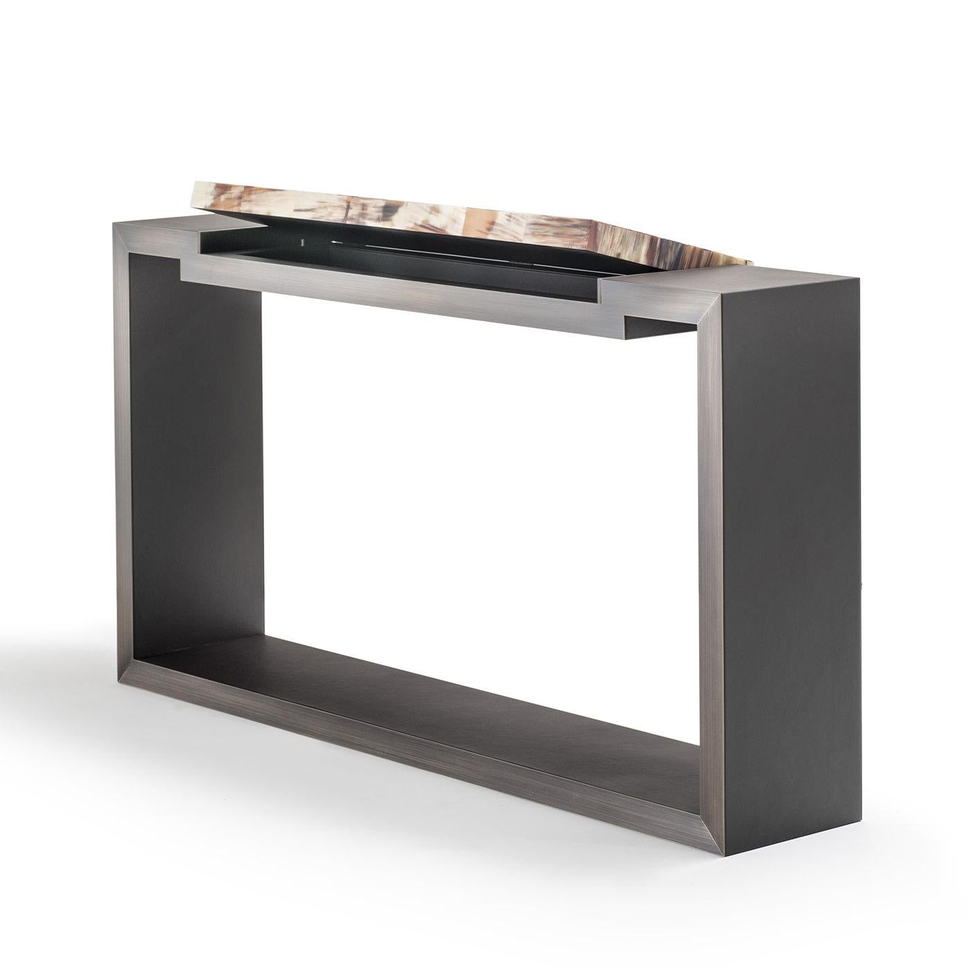 Imposing and aesthetically unique, this console merges functional quality and design in a linear and essential silhouette enhanced by rich details. The open frame stretches long in genuine brown leather creating a spacious shelf below. A