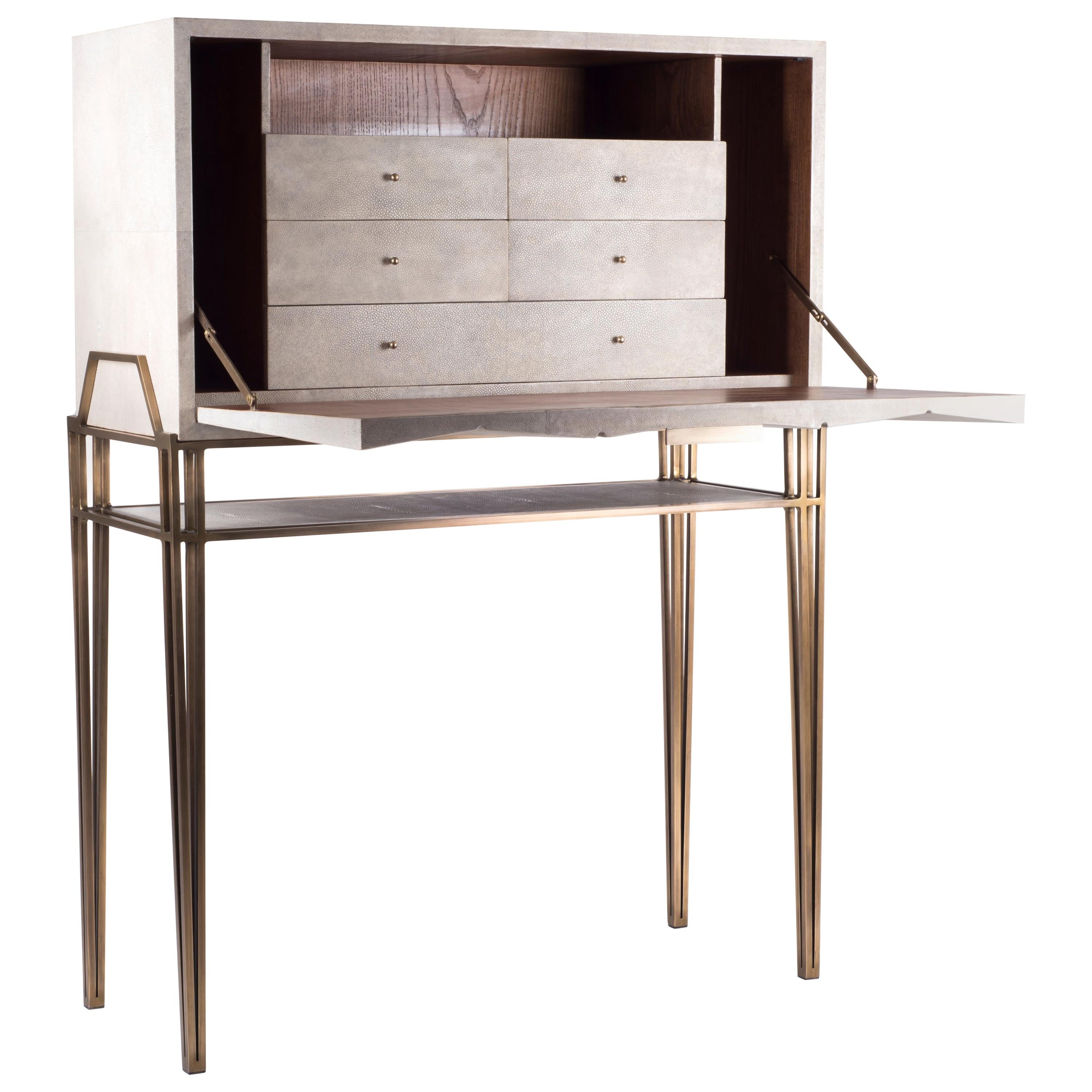 Bureau secrétaire en galuchat crème et laiton Patina par R&Y Augousti