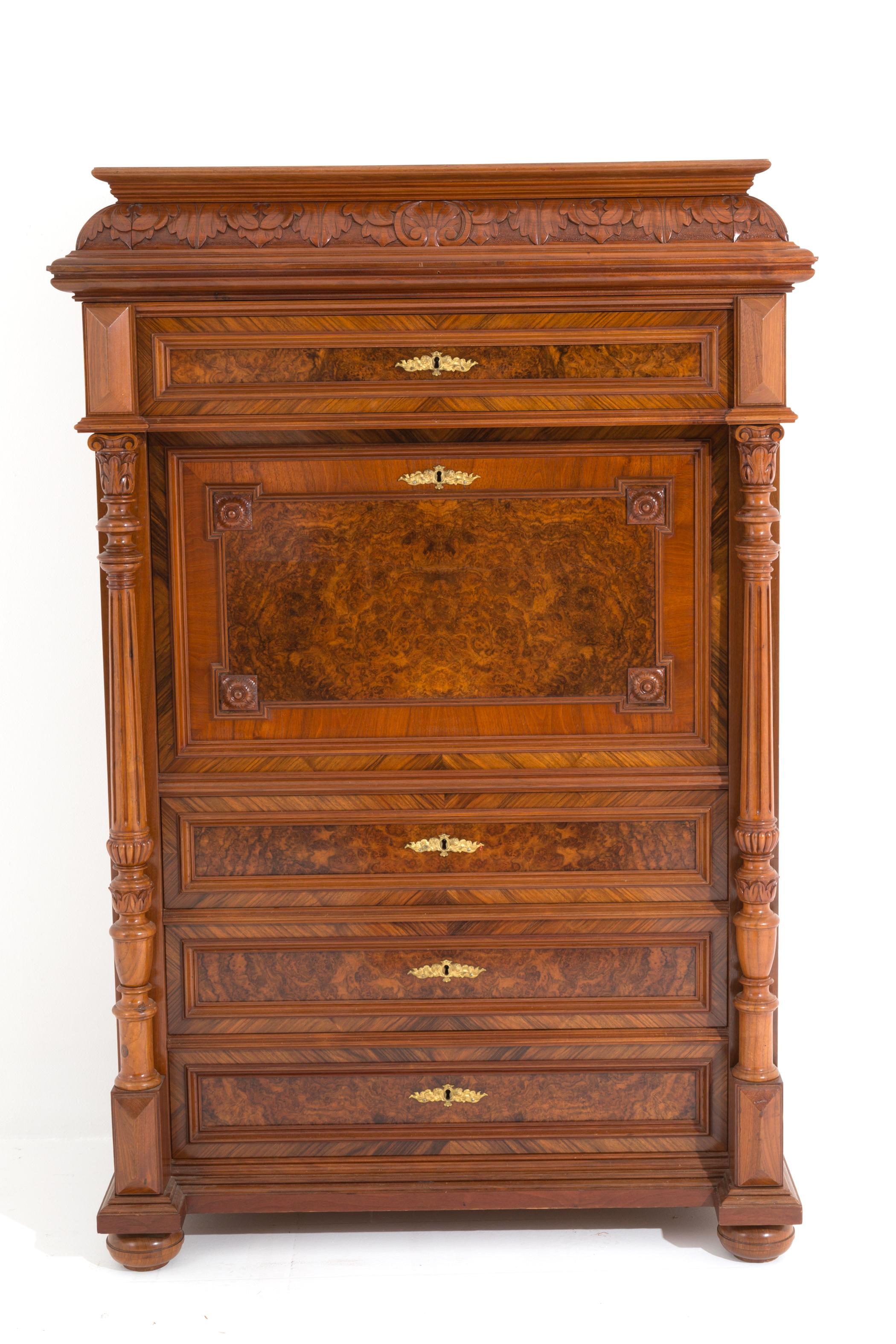 Elegant paved secretaire made in the 19th century with various woods and briar. The lower part is composed of three drawers, the central part instead is characterized by a folding top, which can be opened with a mechanism that hides a series of