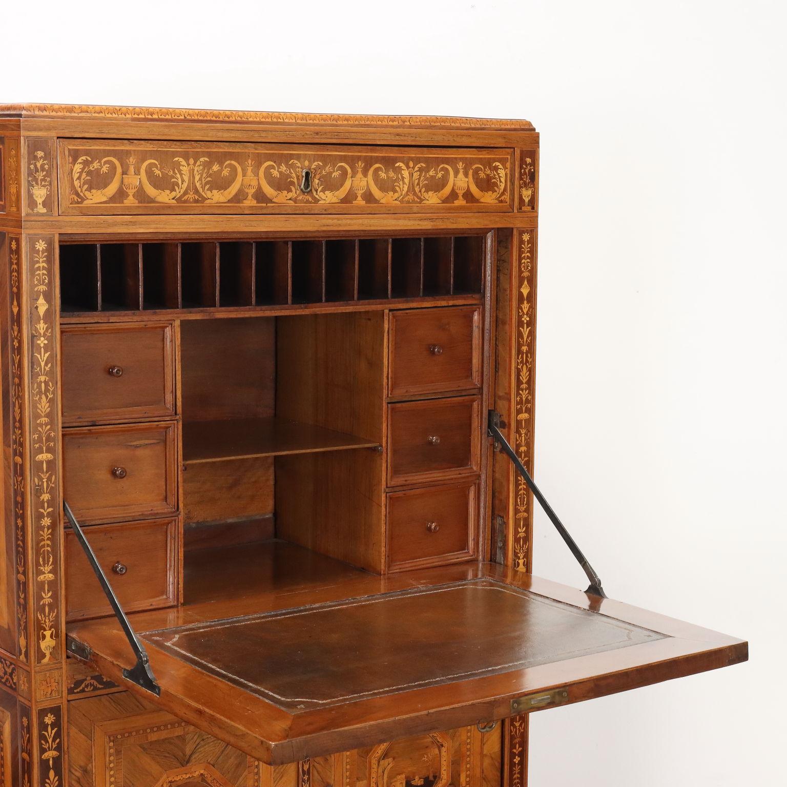 Neoclassical Revival Secretaire intarsiato lombardo Neoclassico XVIII secolo For Sale