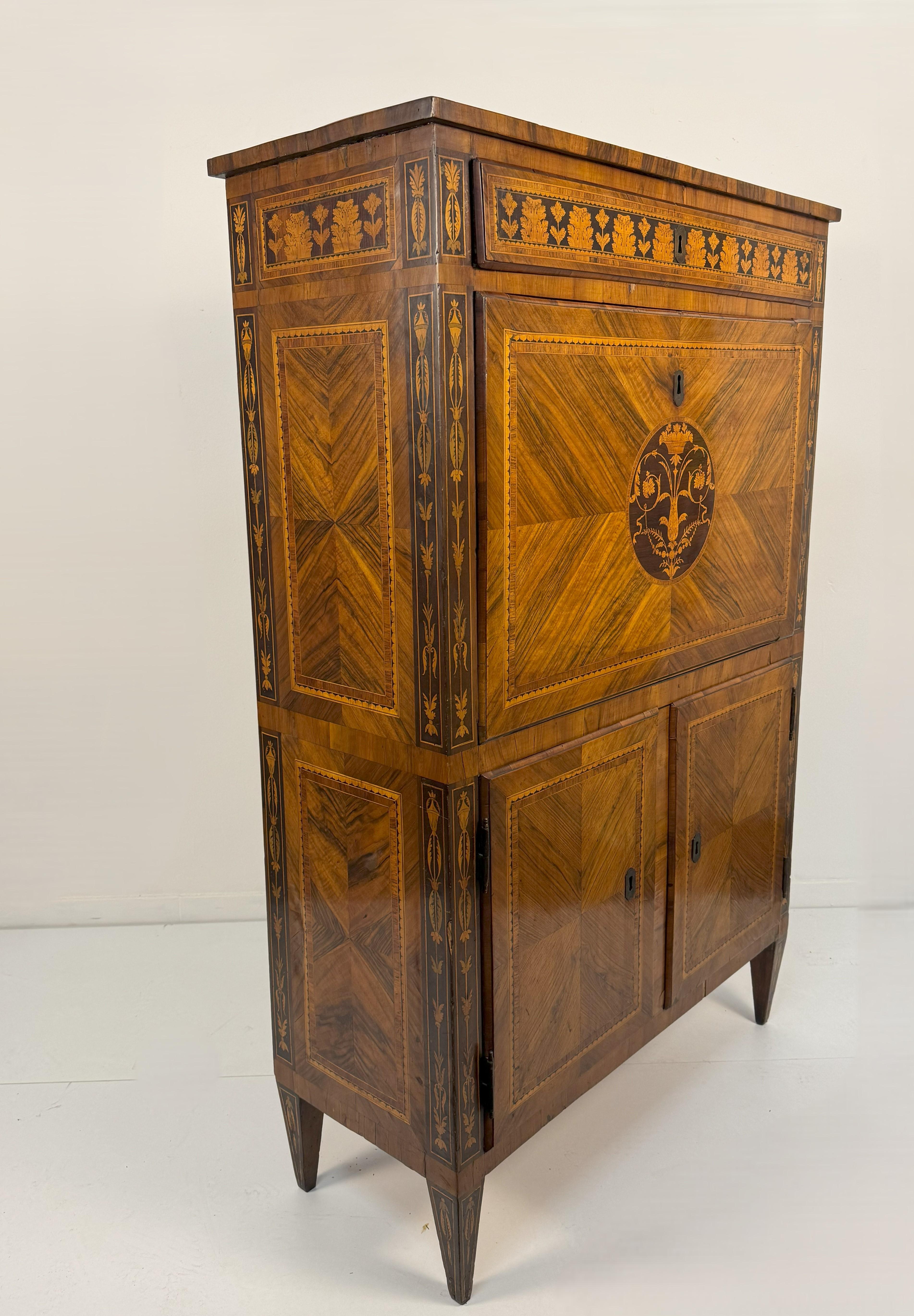 Italian Secretaire, Lombardy, late 18th century For Sale
