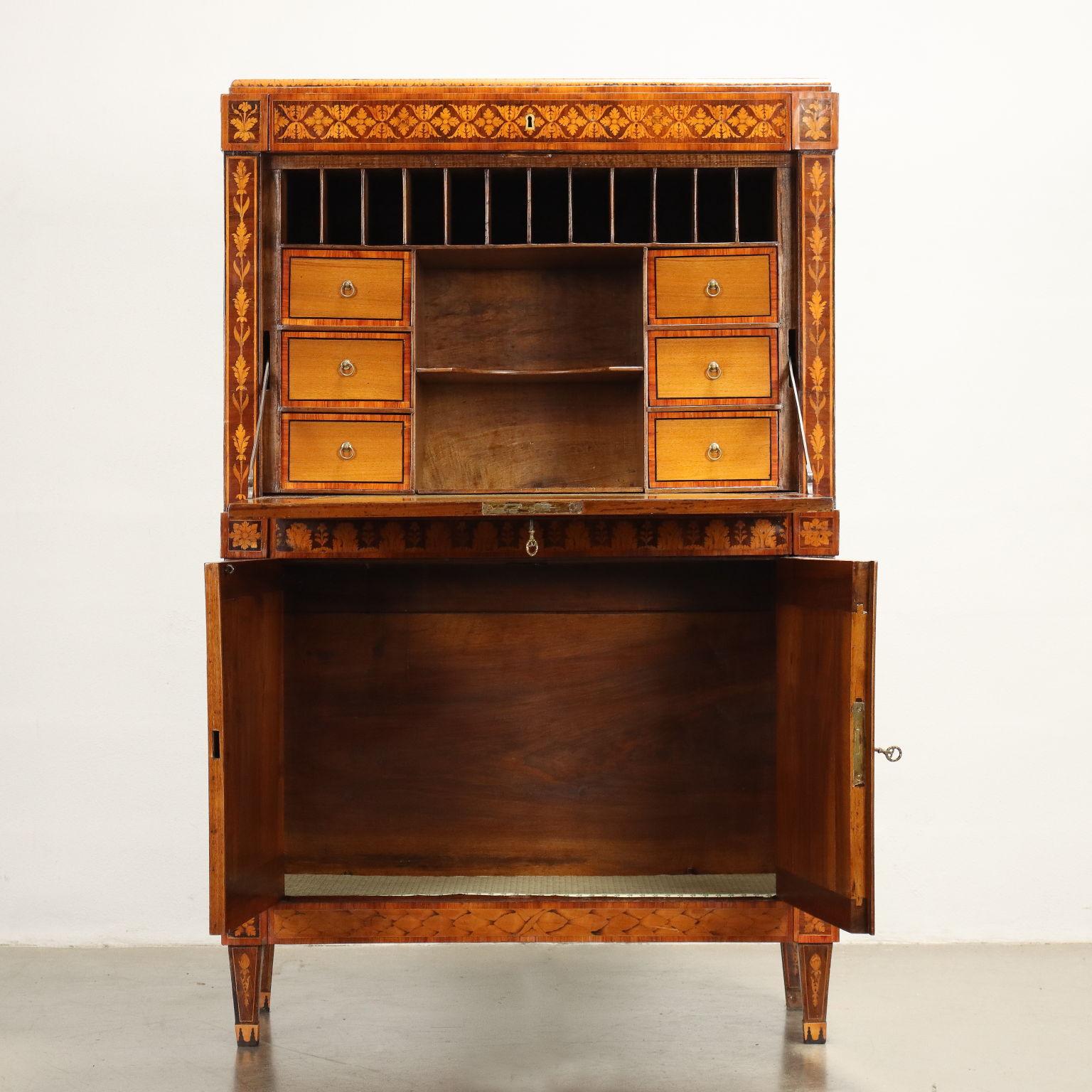 Italian Secrétaire Neoclassical Lombardy Late 18th Century For Sale